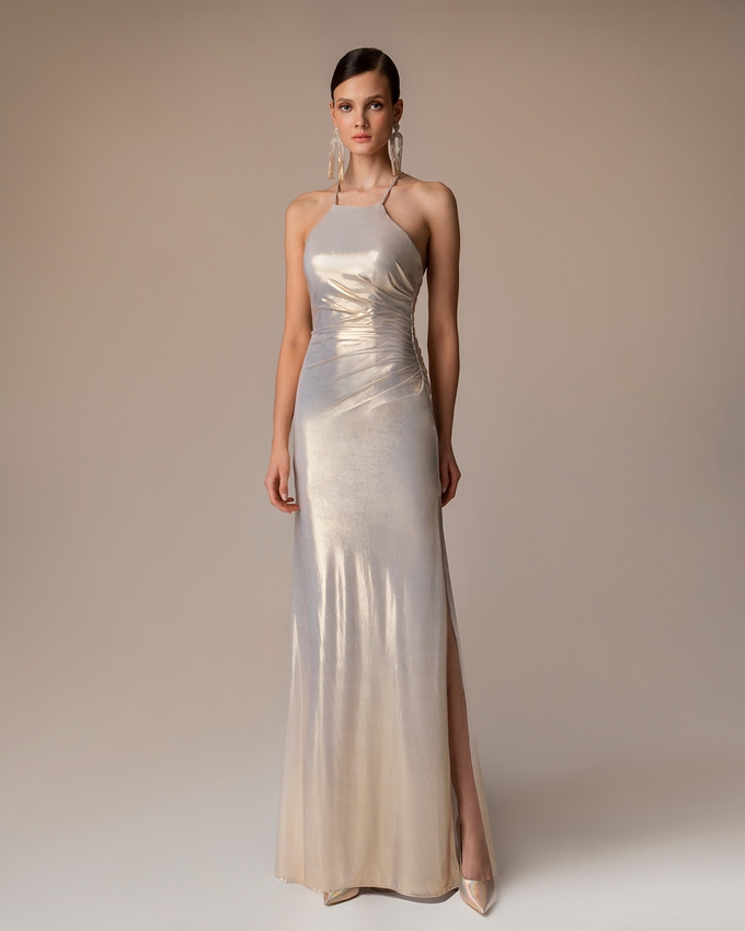 Βραδινό μακρύ ελαστικό φόρεμα από lurex με χιαστή τιράντες