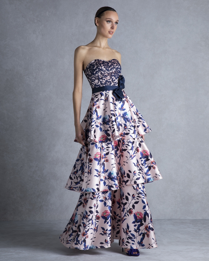 Long  strapless printed dress with ruffles,bow in the waist and lace top