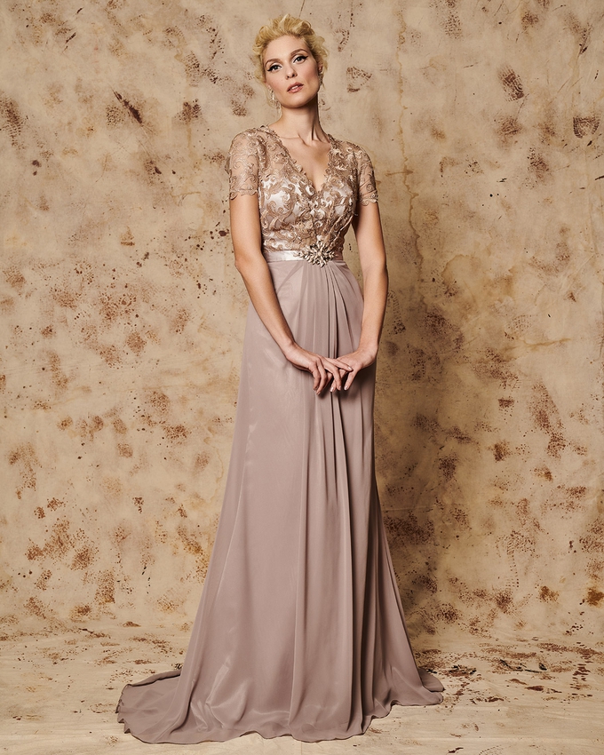 Long evening dress with lace bust 