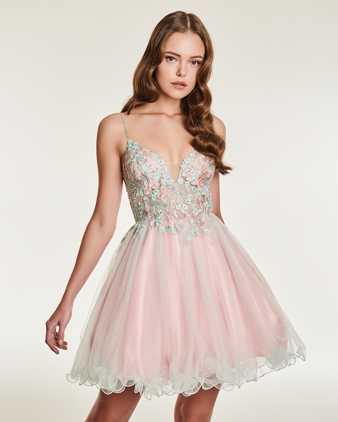 Short evening dress with lace and beading
