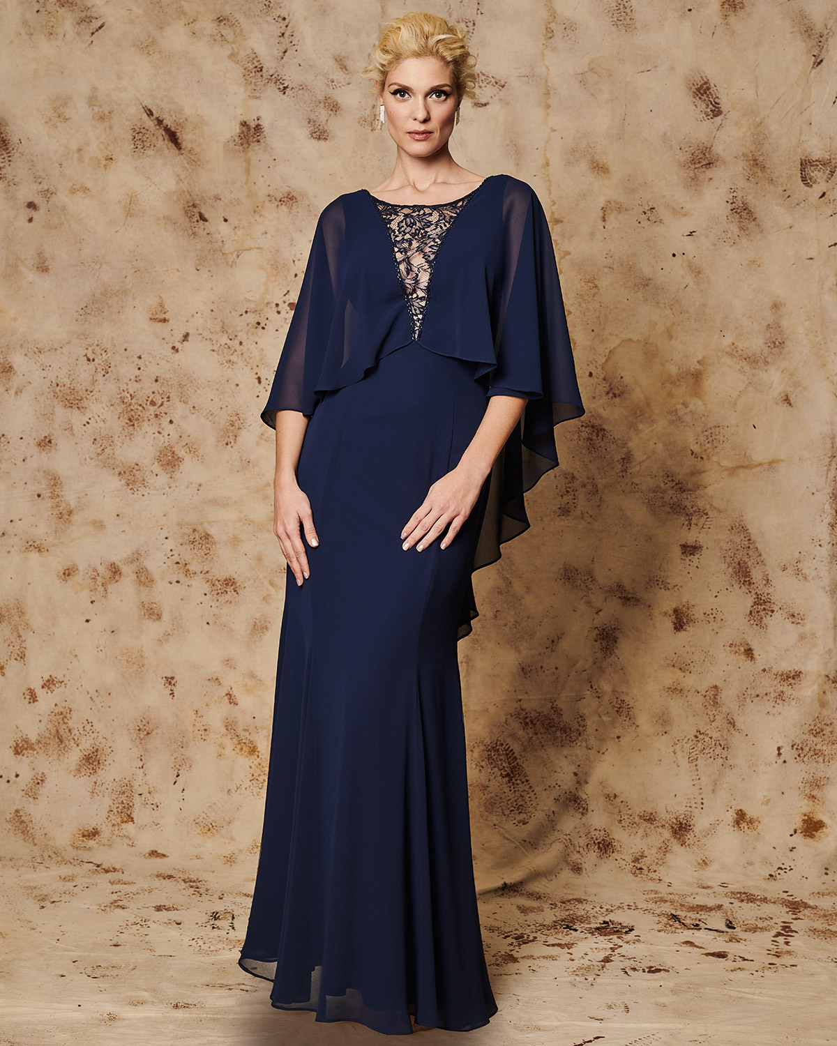 Classic Dresses / Long Evening Dress with wide sleeves and lace details