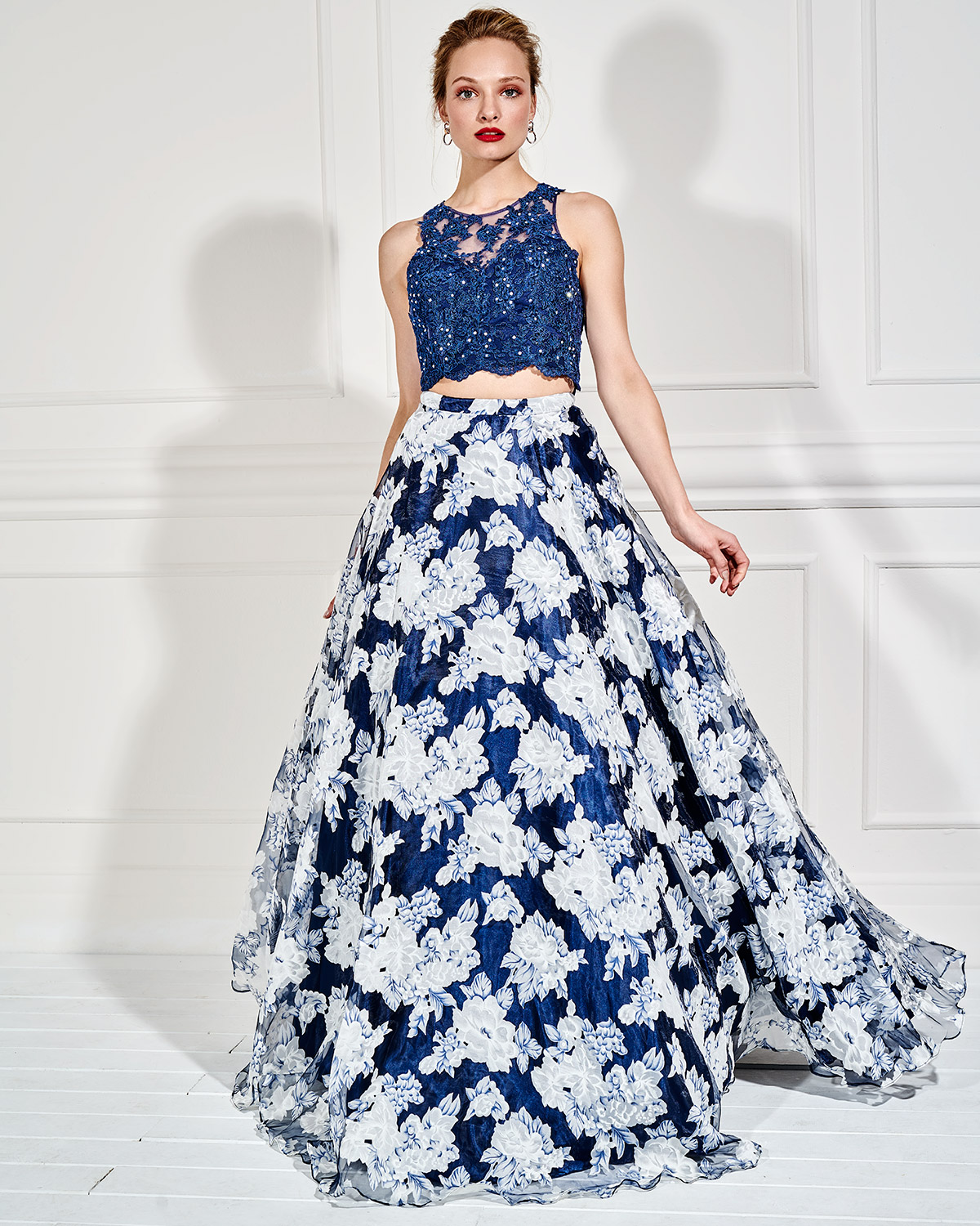 Evening Dresses / Long evening skirt with floral details and lace top