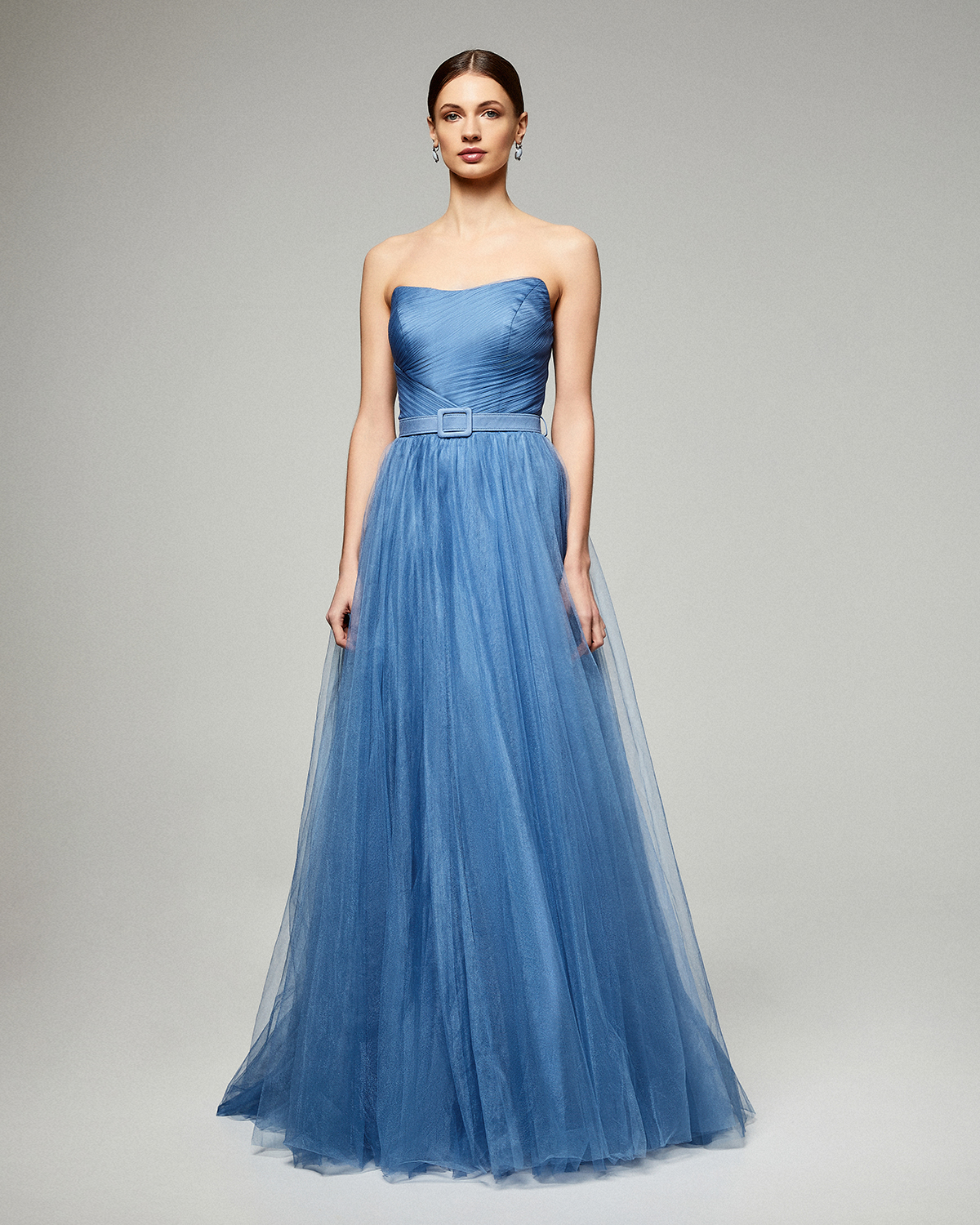 Evening Dresses / Long evening tulle straples dress with belt
