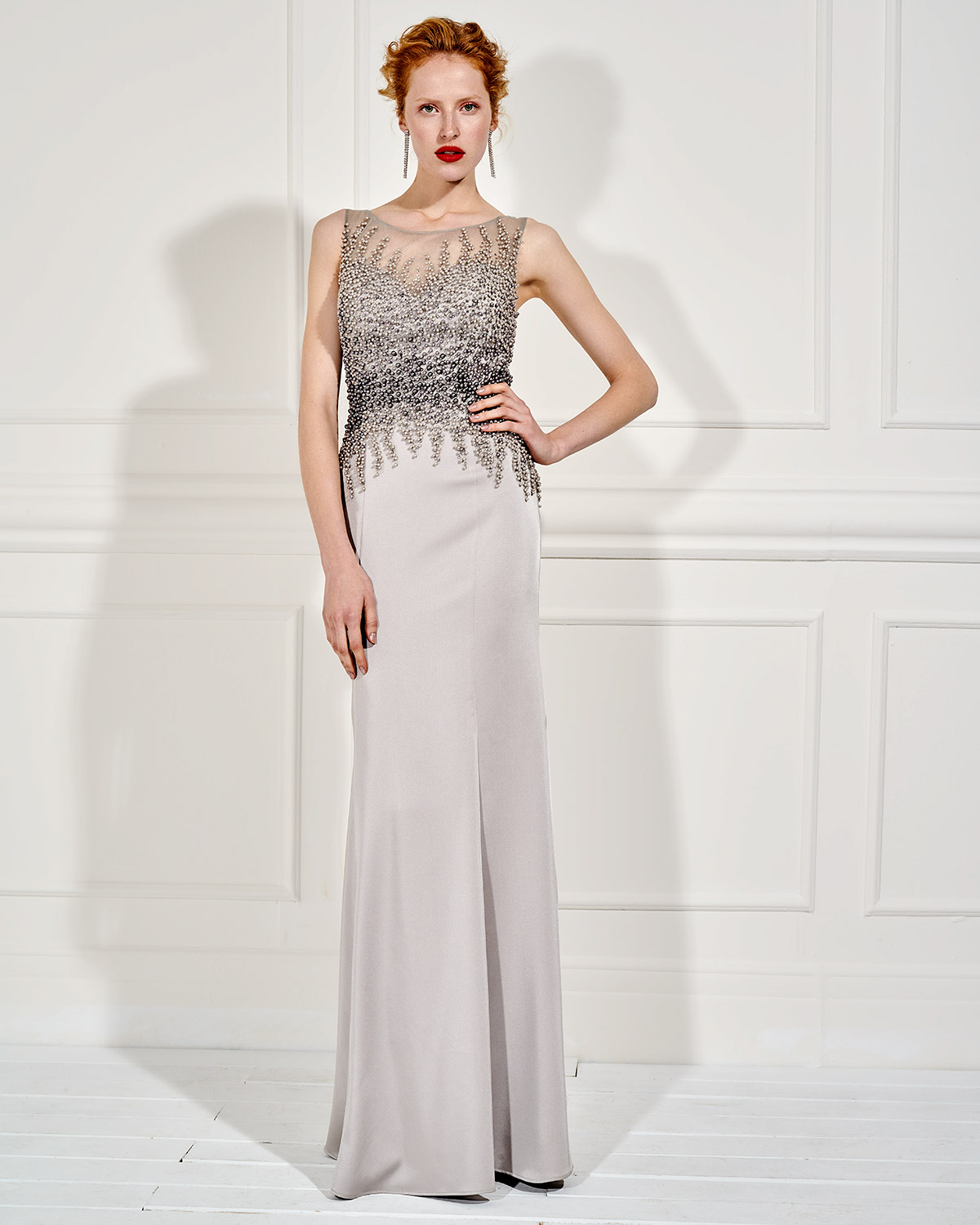 Evening Dresses / Long evening dress with pearl beading on the bust 