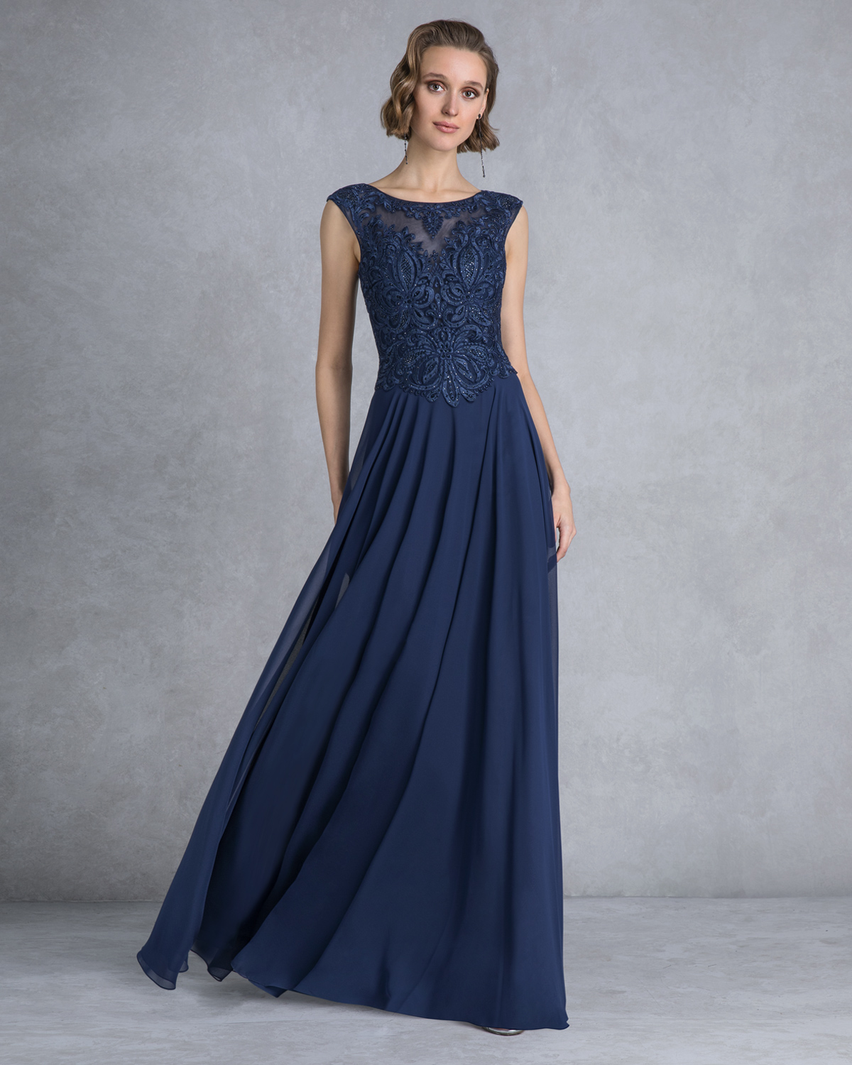 Evening Dresses / Long evening dress with lace top