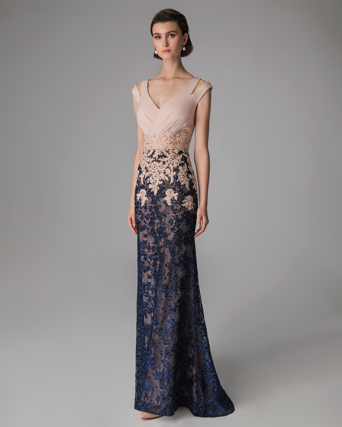 Classic Dresses / Long evening dress with lace