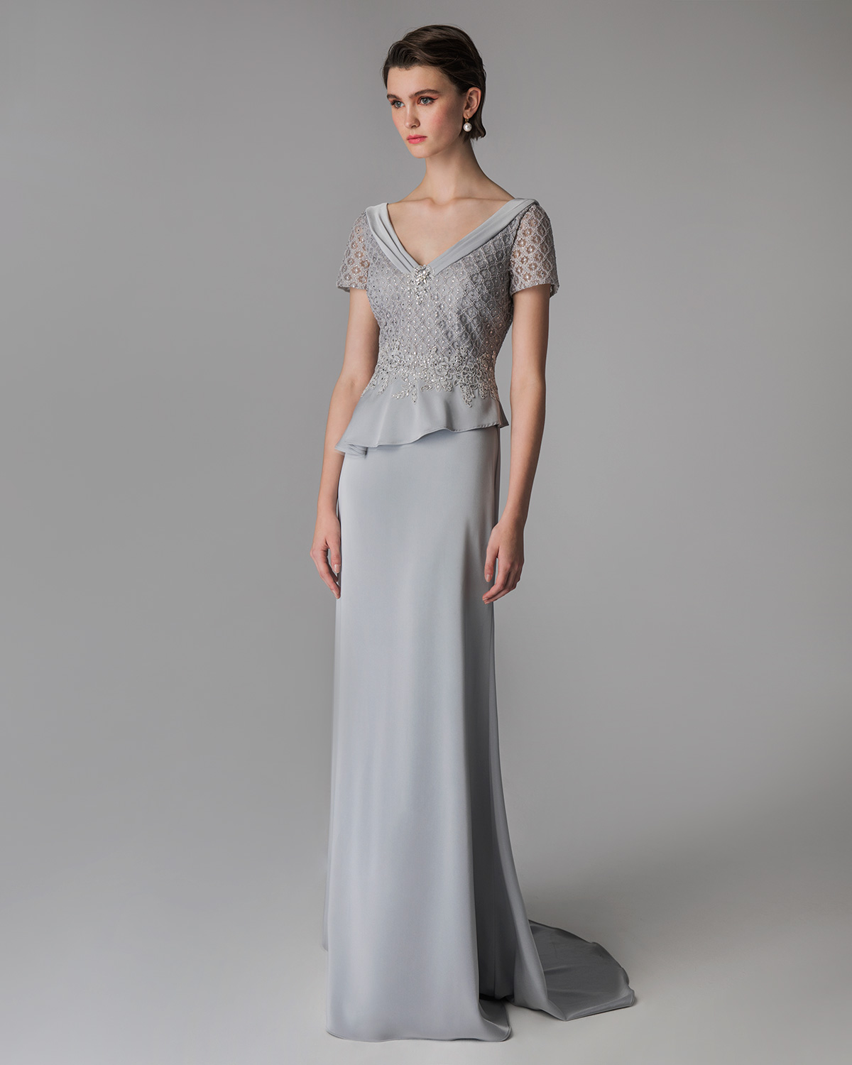Κλασικά Φορέματα / Κλασικό φόρεμα μακρύ για γάμο με κέντημα και κοντά μανίκια