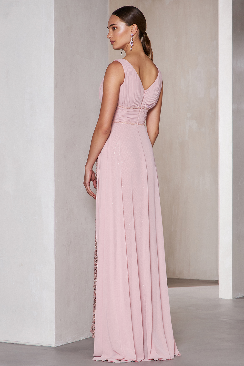Evening Dresses / Long evening dress with chiffon fabric and sequences
