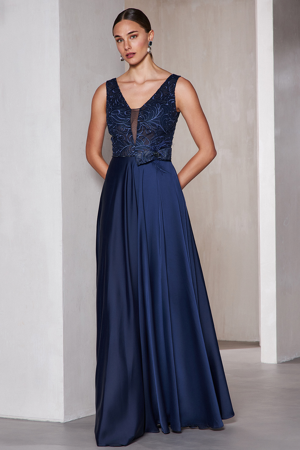 Evening Dresses / Long evening satin dress with lace top and bow at the waist