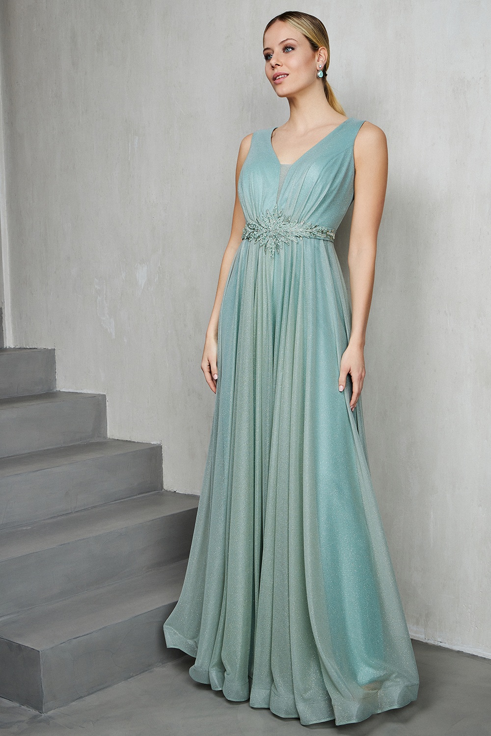 Вечерние платья / Long evening shining dress with beading at the waist and wide straps