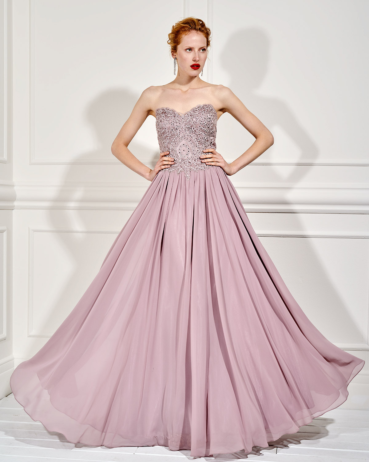 Evening Dresses / Long evening strapless dress with beaded bust