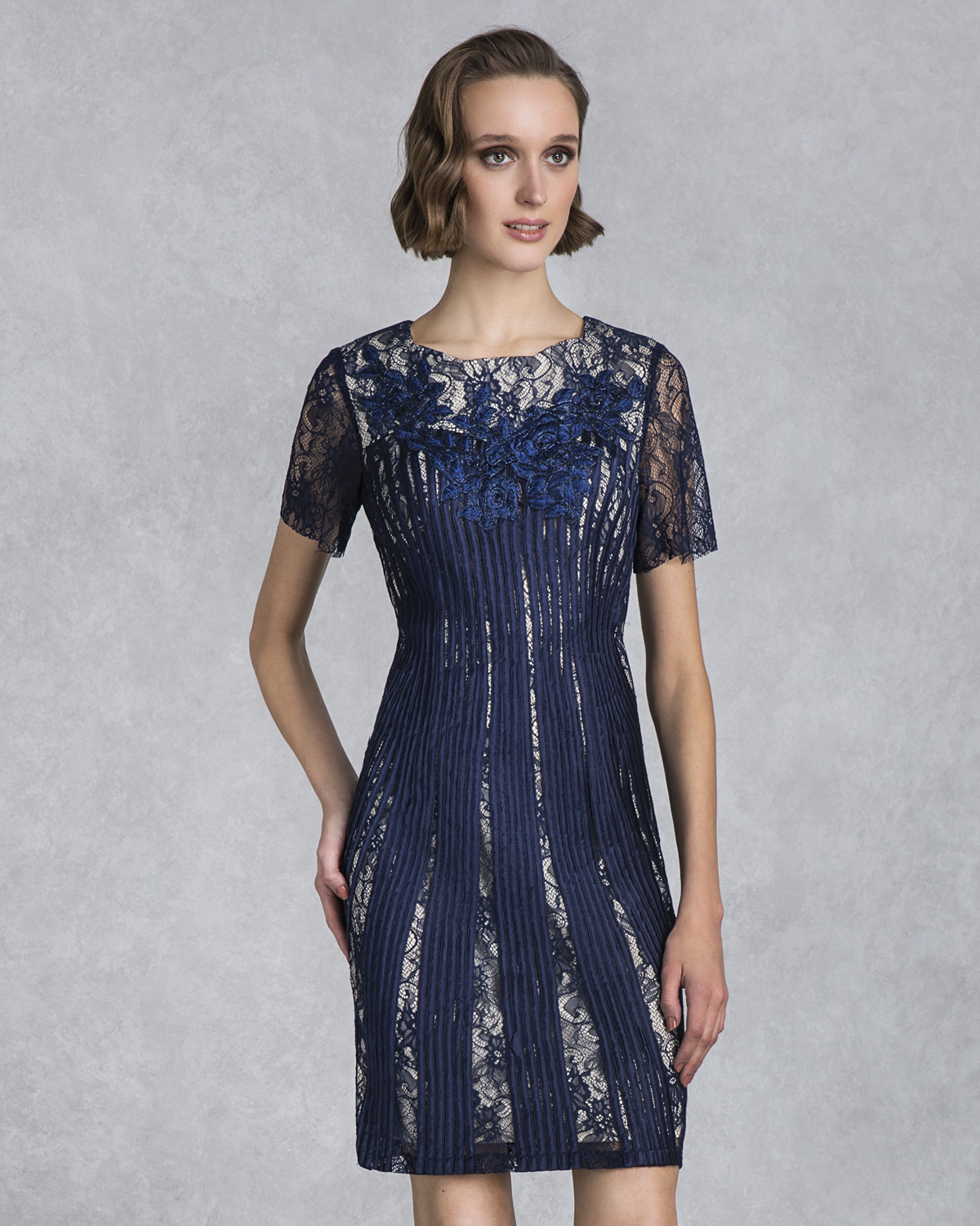 Классические платья / Short evening lace dress