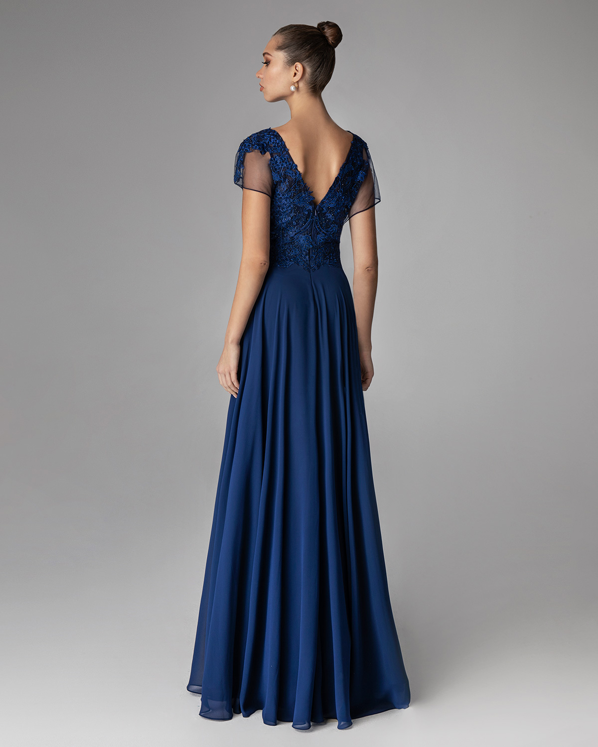 Classic Dresses / Long evening dress with applique lace on the top and  short sleeves