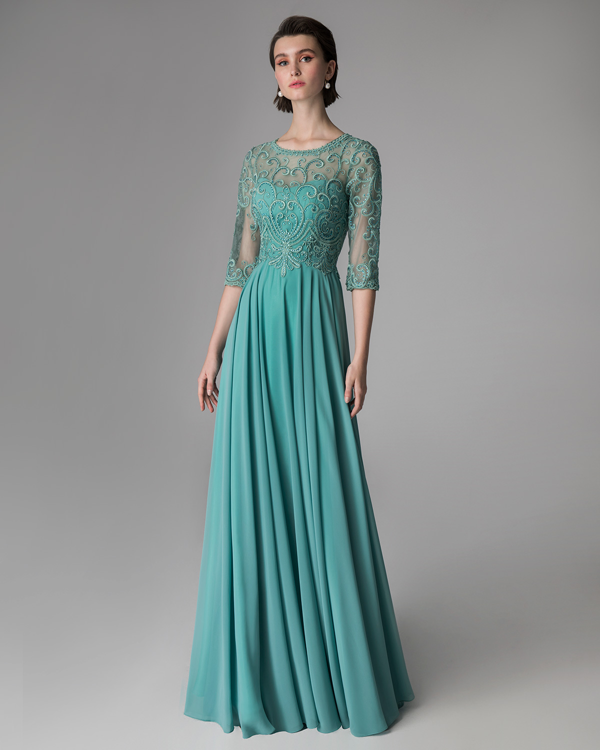 Classic Dresses / Long evening dress with applique lace on the top and long sleeves