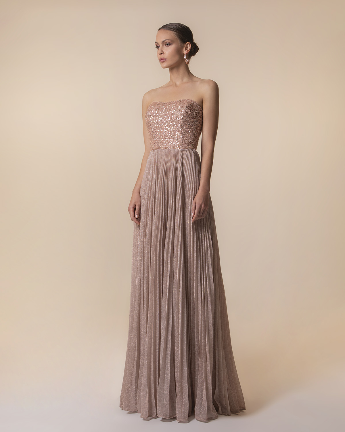 Evening Dresses / Long strapless evening dress with fully beaded top
