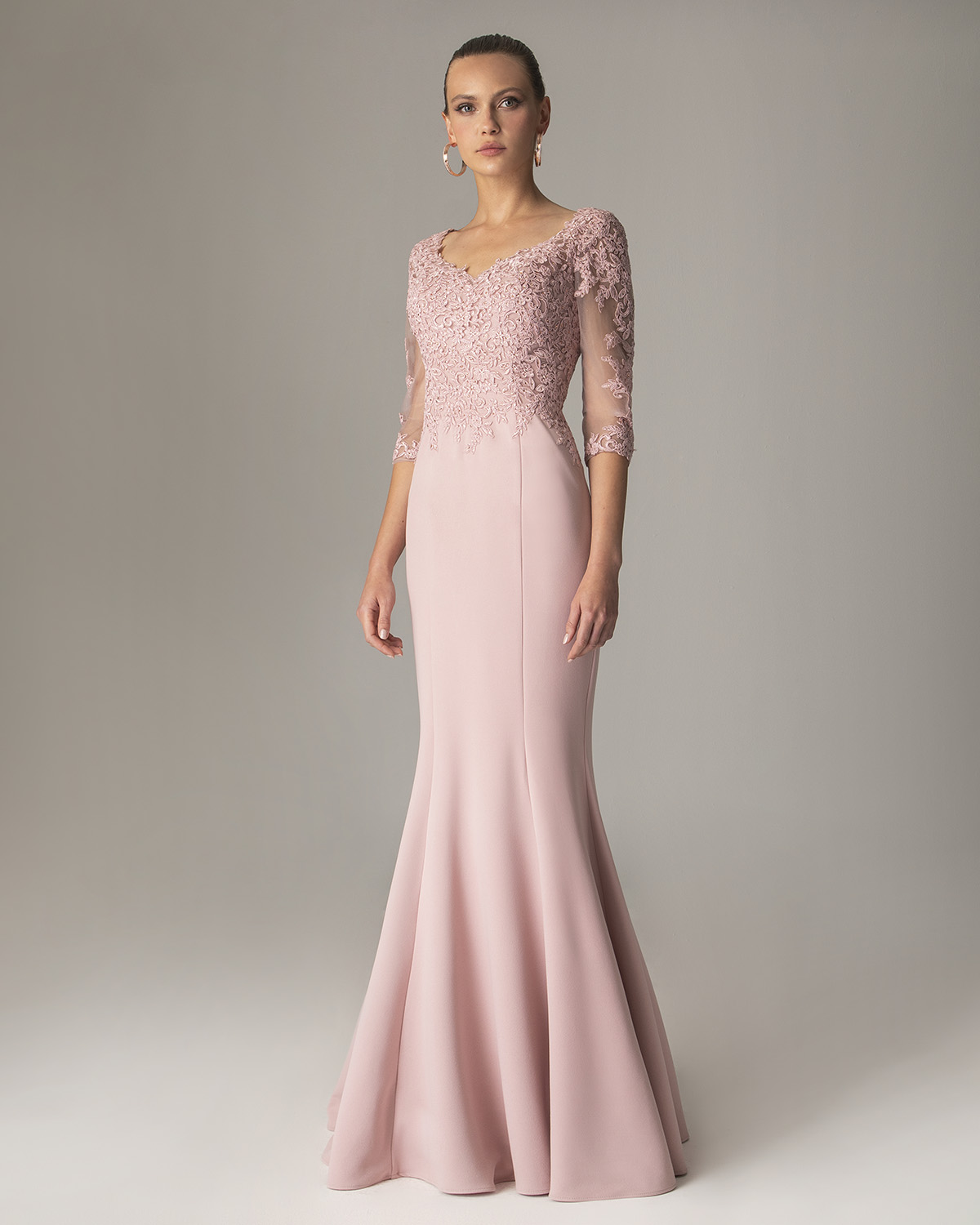 Классические платья / Long crepe dress with applique lace top and long sleeves