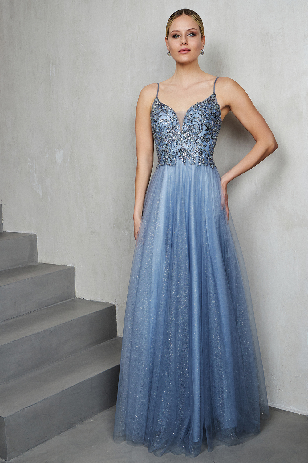 Вечерние платья / Long evening dress with shining tulle fabric and fully beaded top