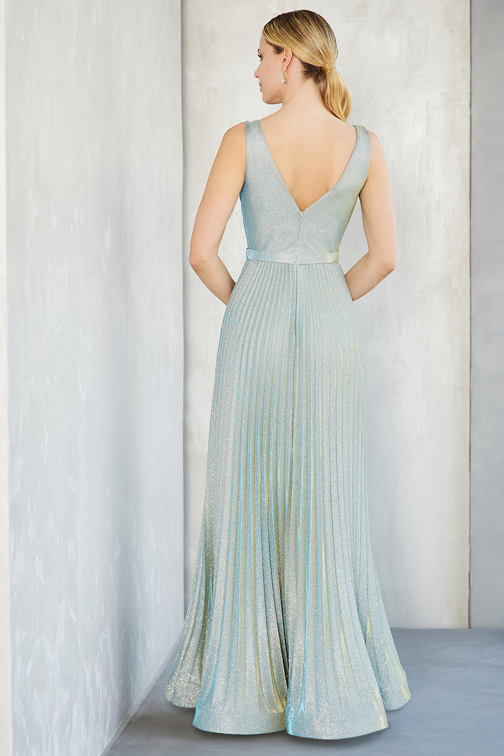 Классические платья / Long cocktail pleated dress with shining fabric and wide straps