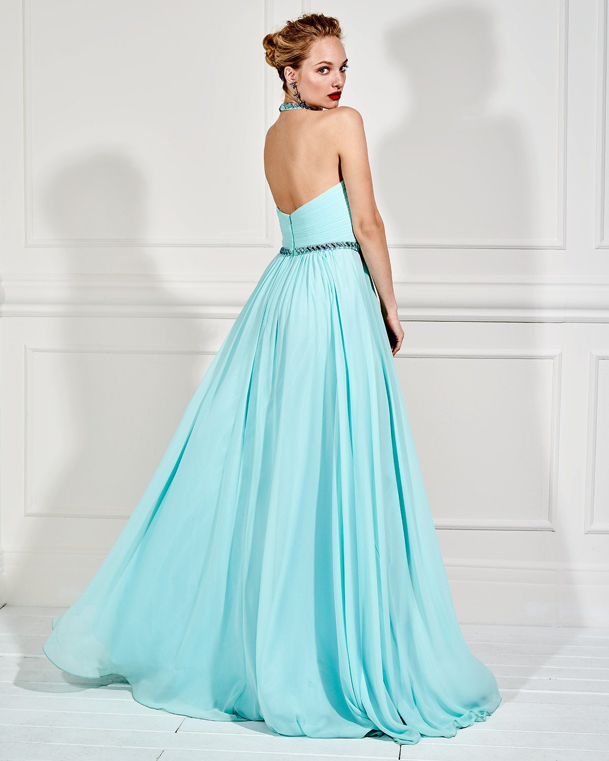 Evening Dresses / Long evening dress with beading and open back