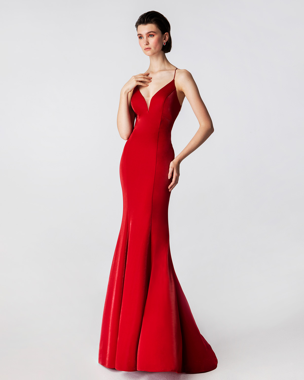 Cocktail Dresses / Long evening dress with shining fabric and open back