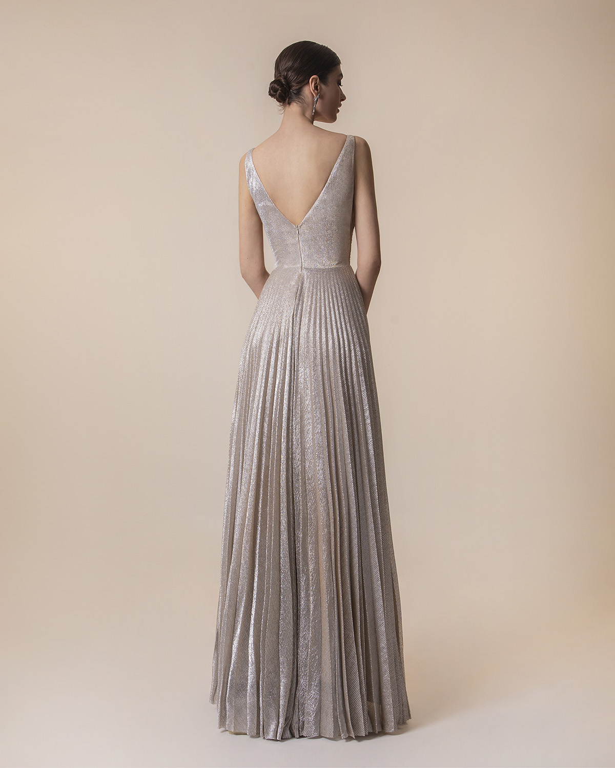 Вечерние платья / Long pleated dress with shining fabric and beaded top