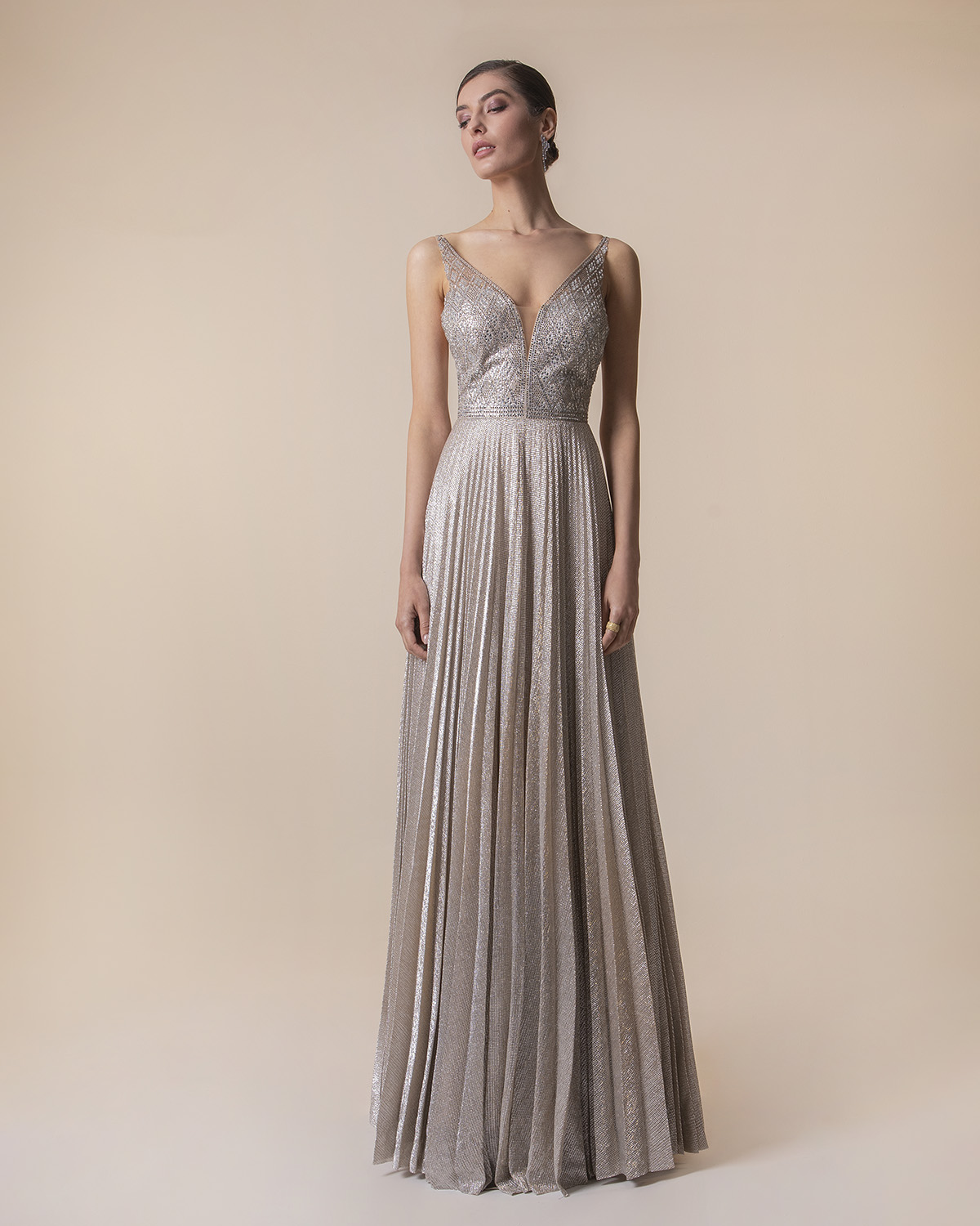 Evening Dresses / Long pleated dress with shining fabric and beaded top