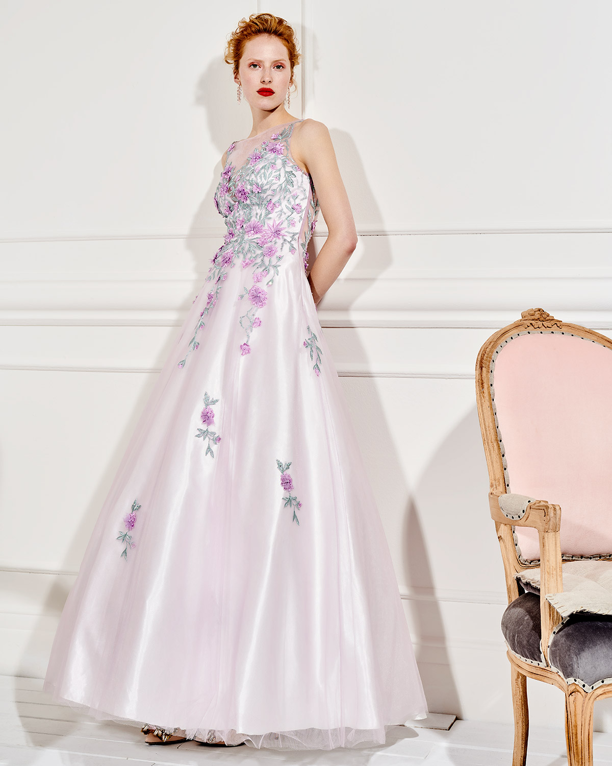 Evening Dresses / Long evening tulle dress with beading flowers