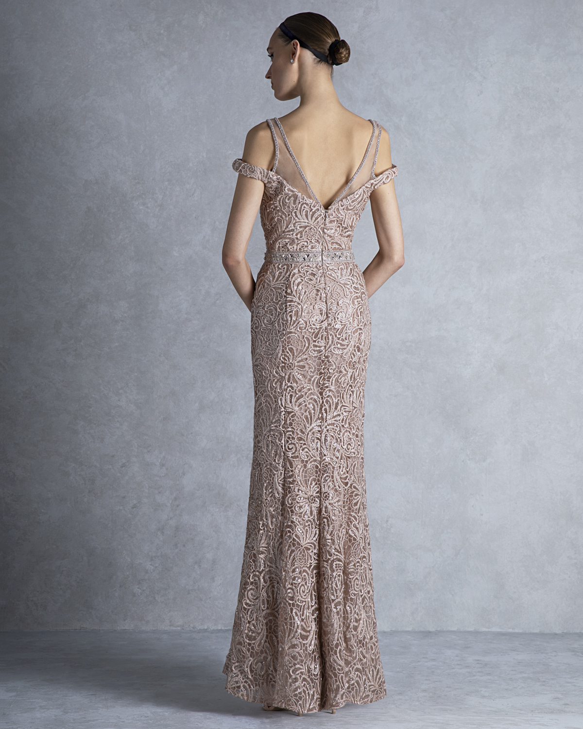 Evening Dresses / Long evening dress wiht lace and beading