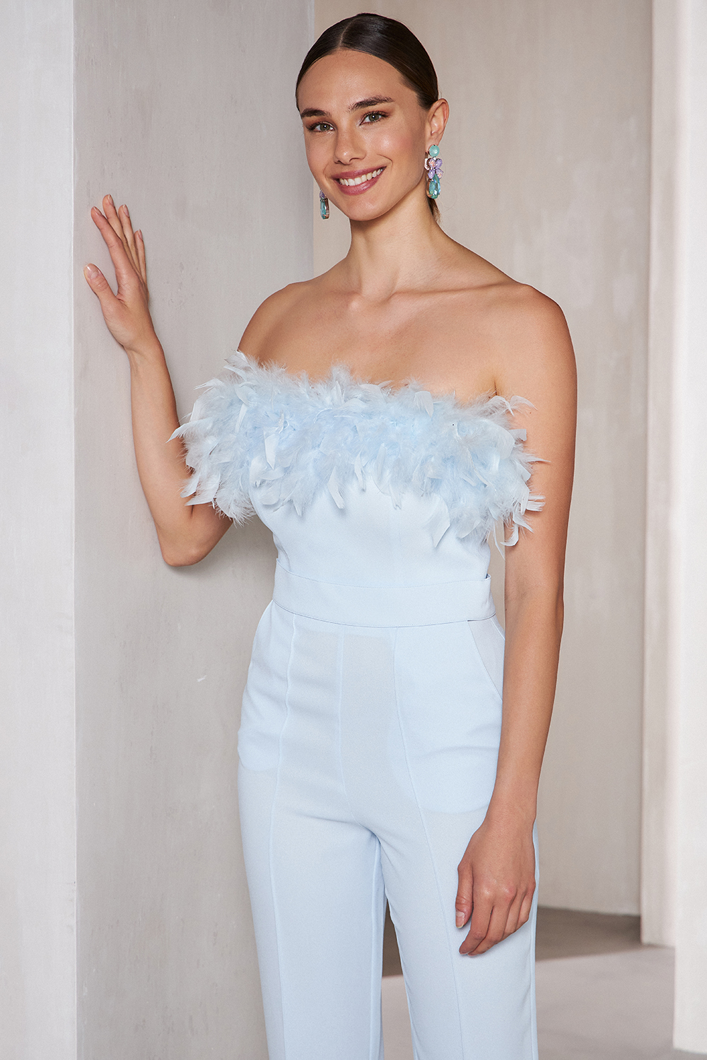 Cocktail Dresses / Cocktail strapless jumpsuit with feathers at the top