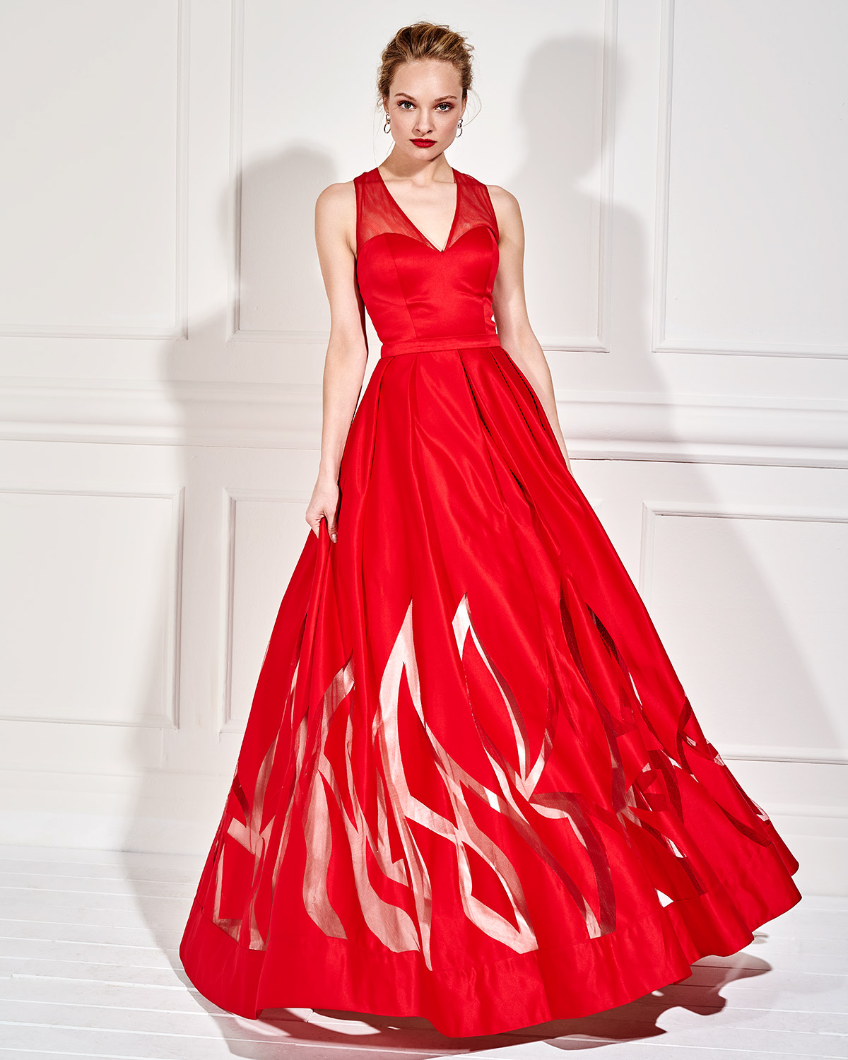Evening Dresses / Long evening satin dress with opening in the back
