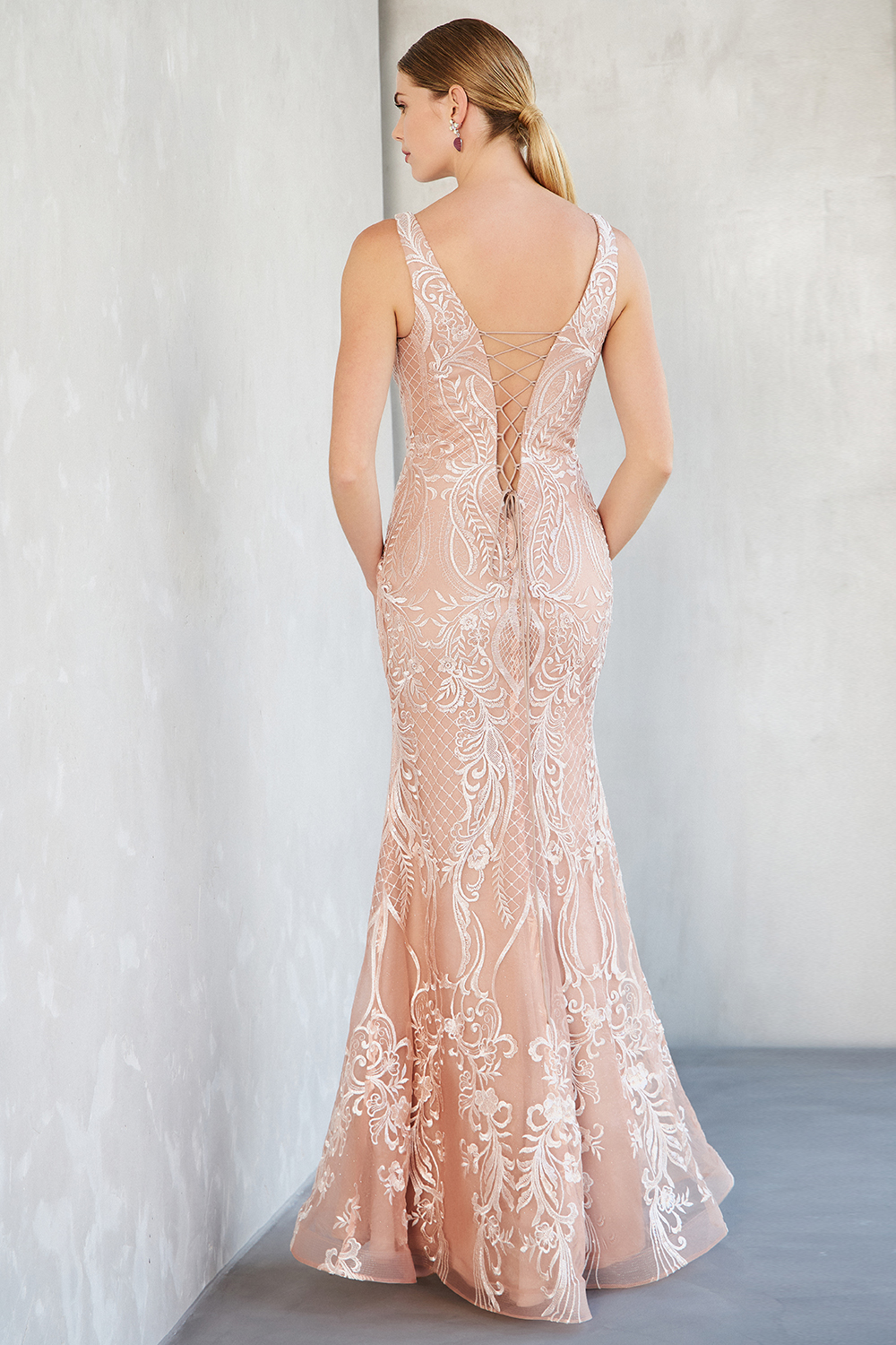 Evening Dresses / Long evening dress with lace and beading