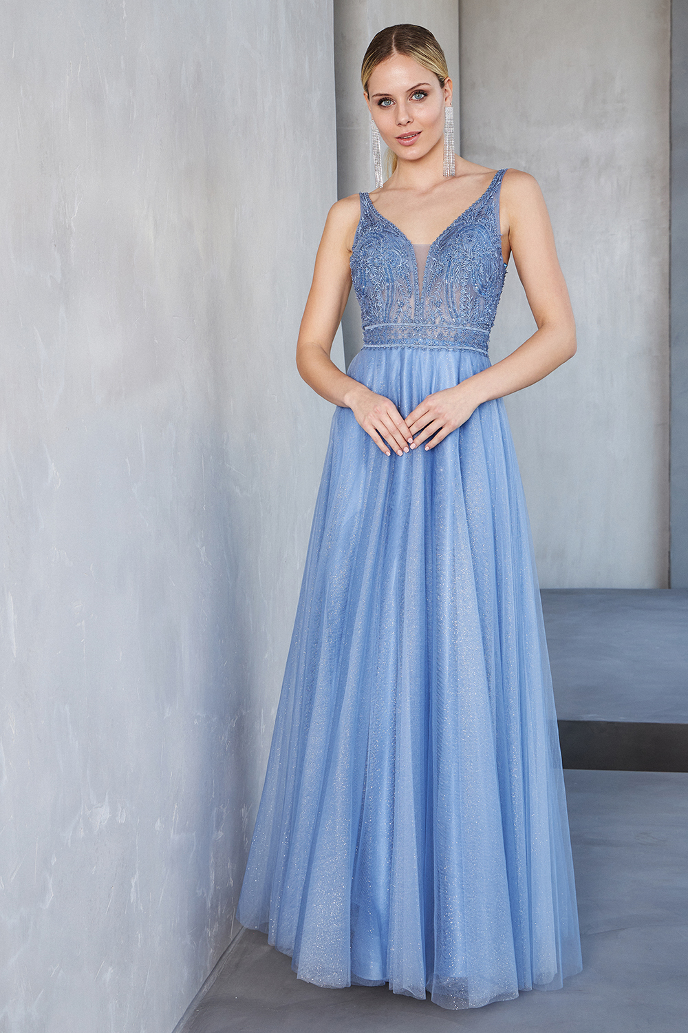Evening Dresses / Long evening dress with shining tulle fabric and fully beaded top