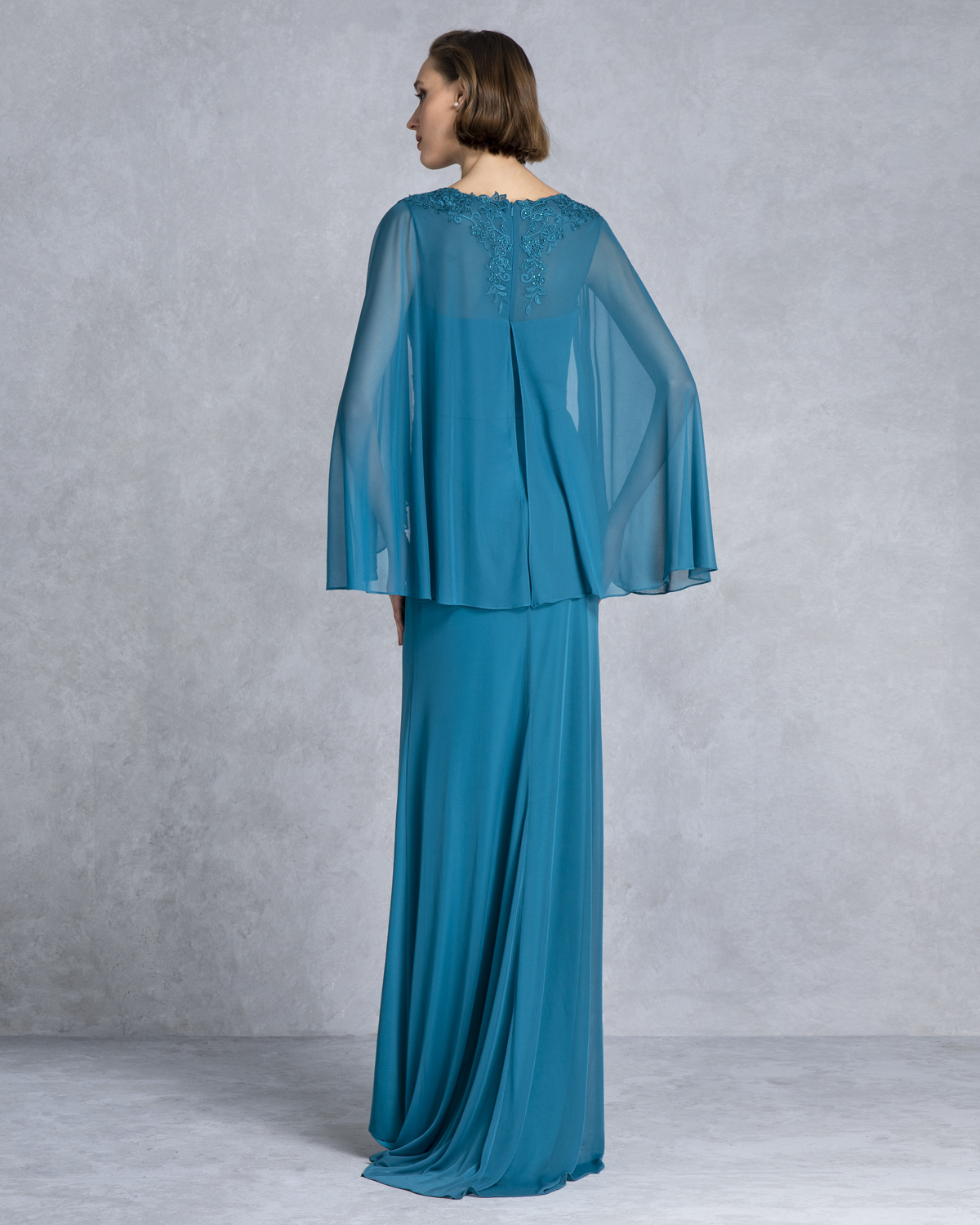 Classic Dresses / Long evening dress with lace top and chifon sleeves