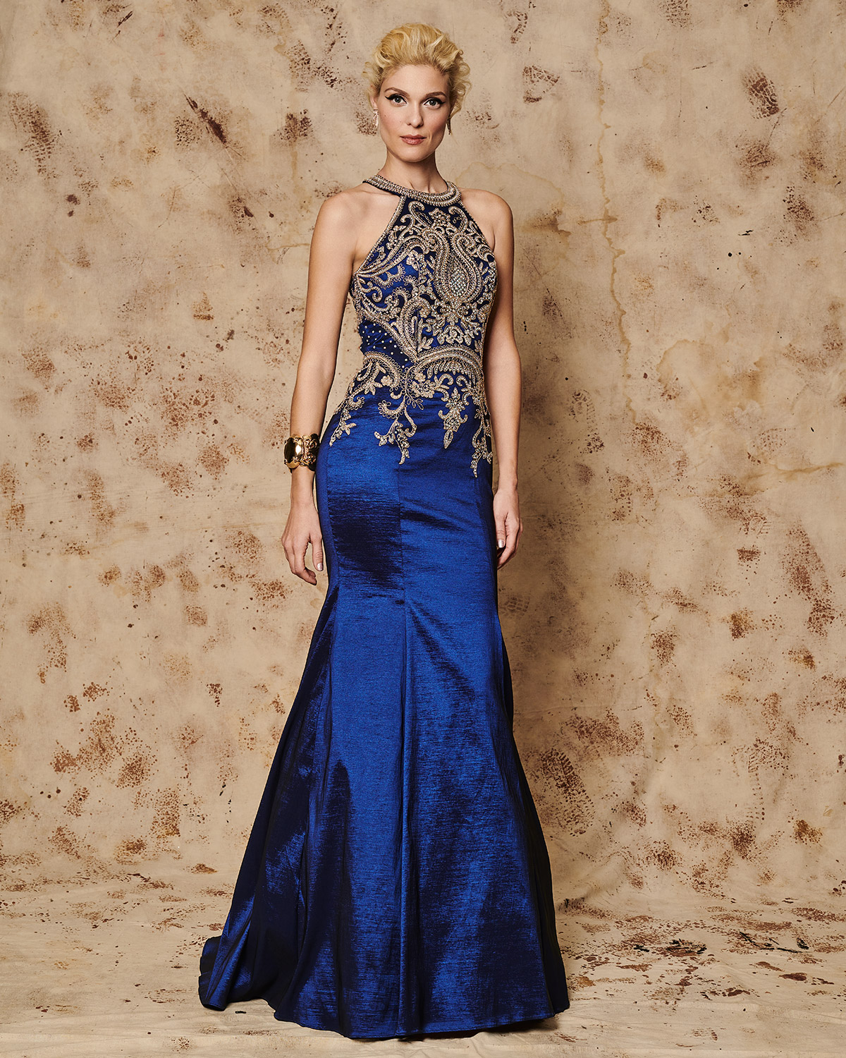 Classic Dresses / Long evening dress with beaded bust