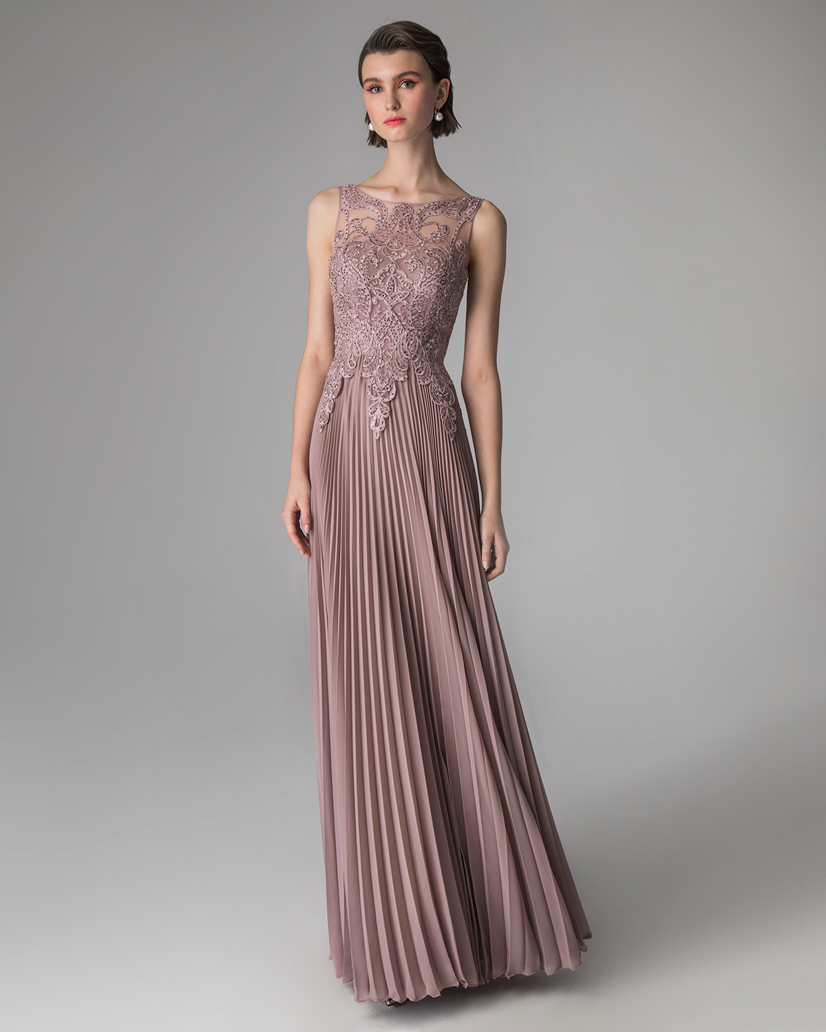 Classic Dresses / Long evening pleated dress with lace top and chiffon skirt