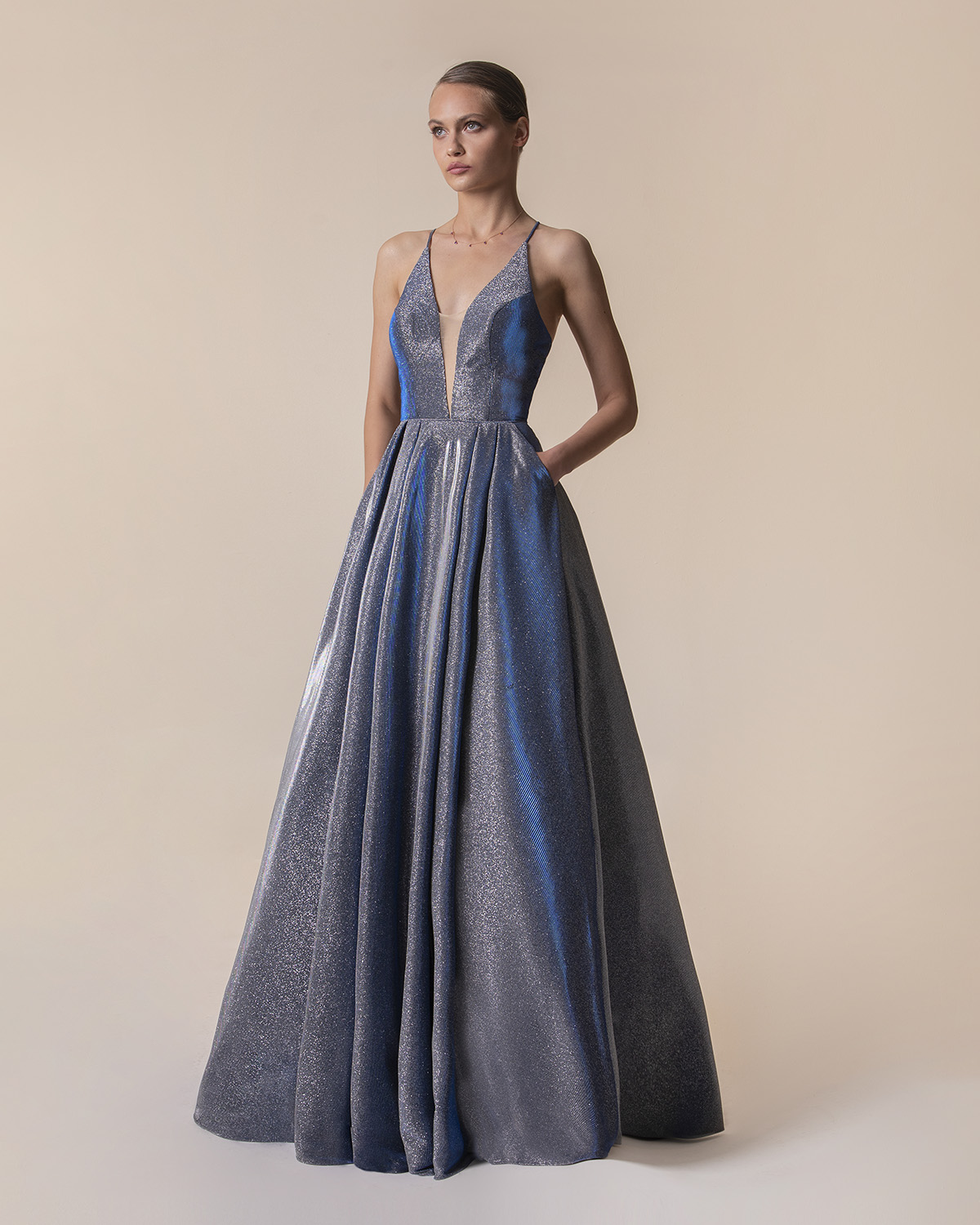Вечерние платья / Long evening dress with shining fabric and open back