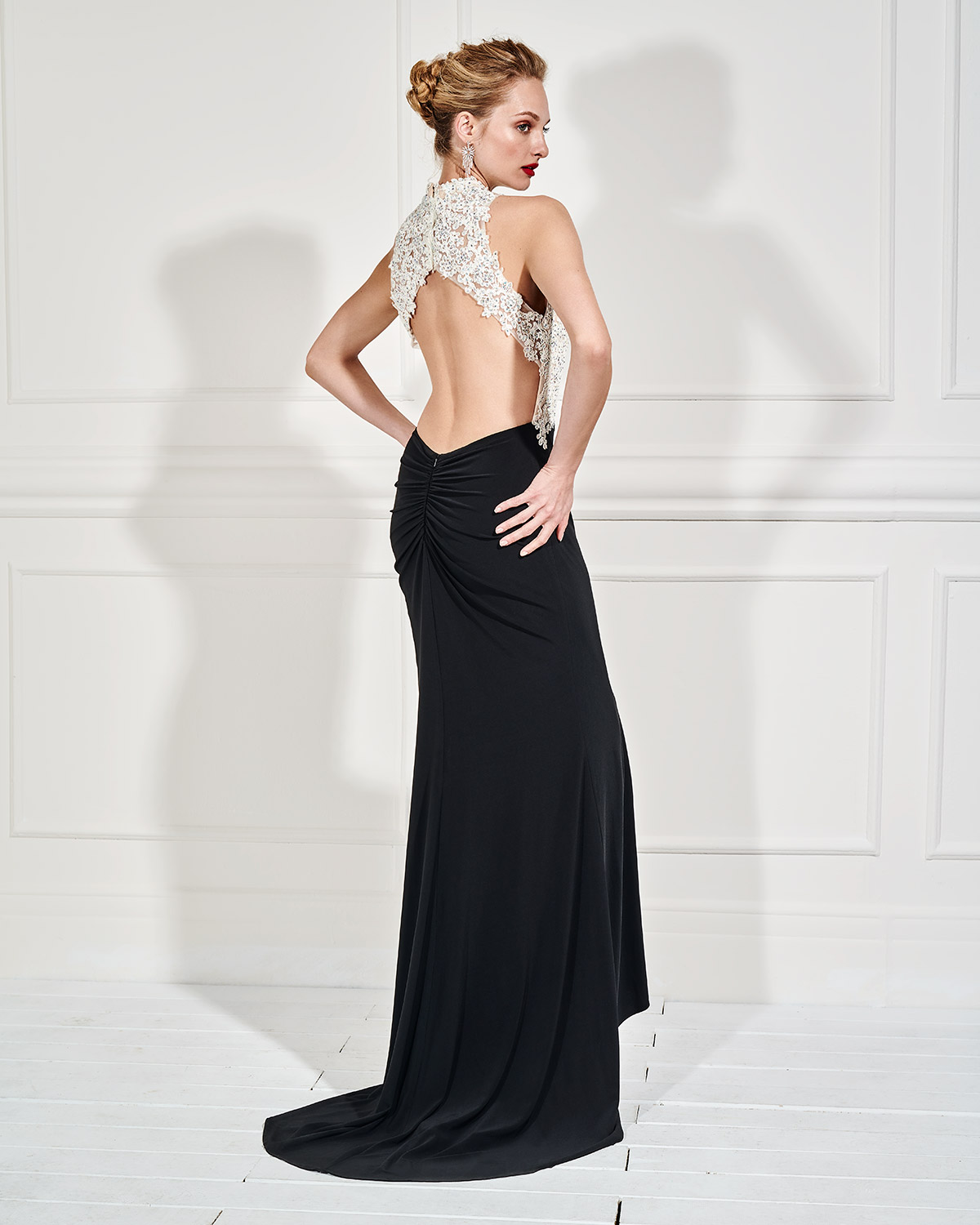 Evening Dresses / Long evening dress with beaded bust and opening in the back