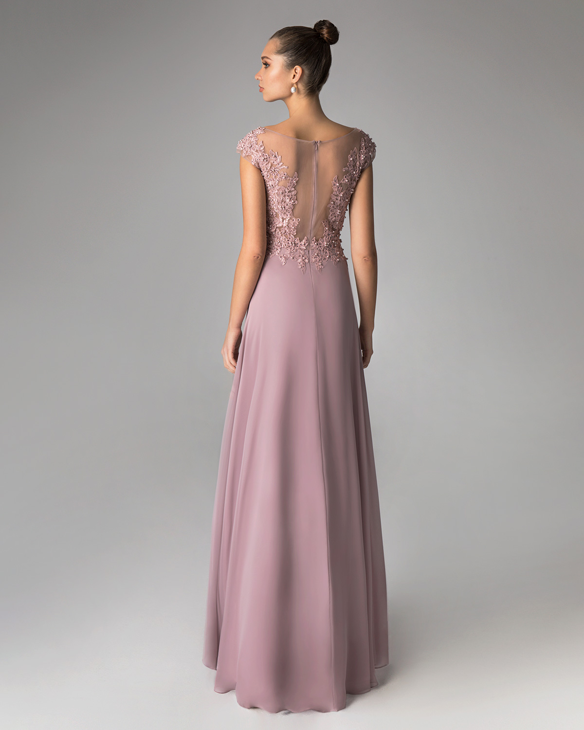 Classic Dresses / Long evening dress with lace top and chiffon skirt