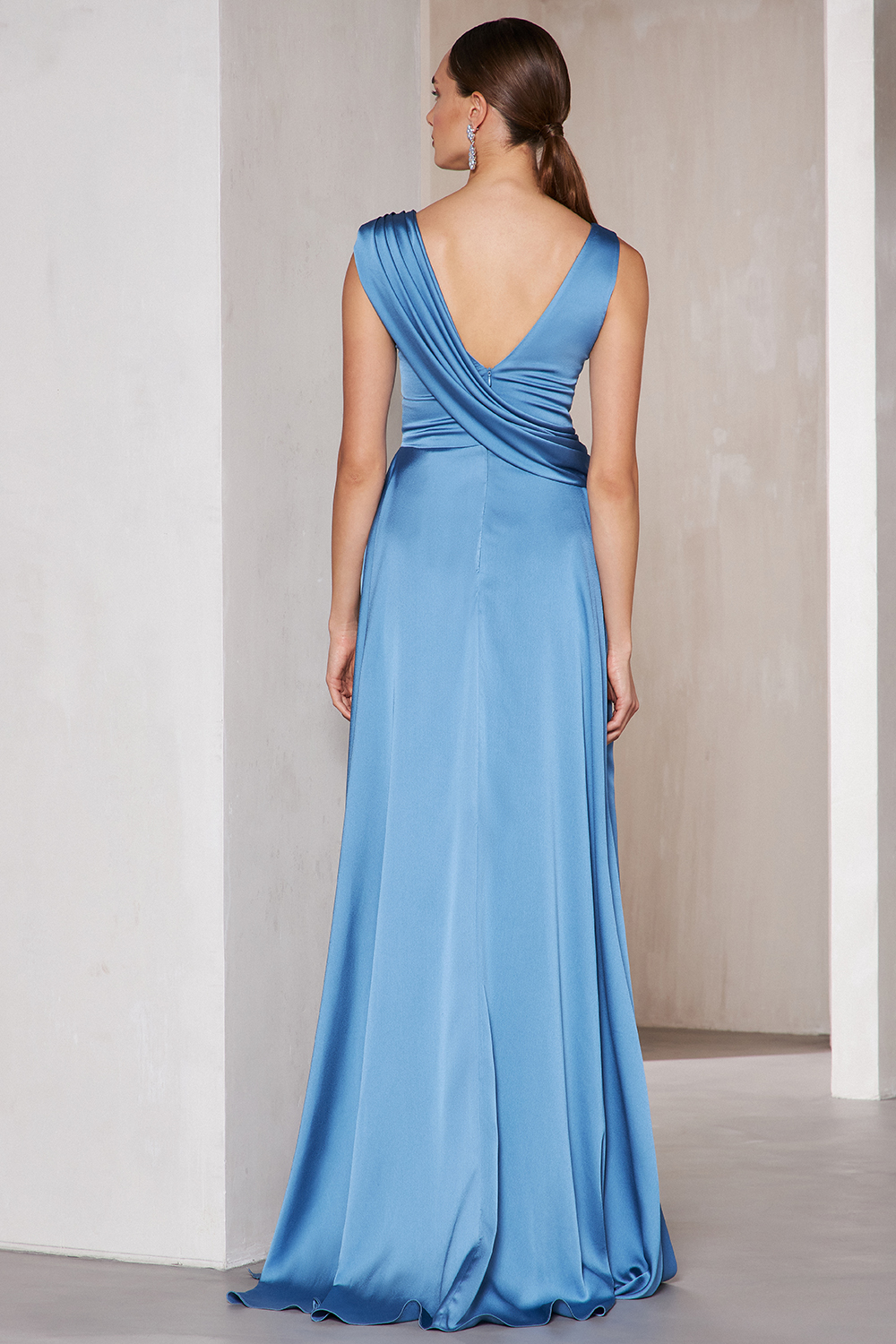 Cocktail Dresses / Long cocktail satin dress with wide straps