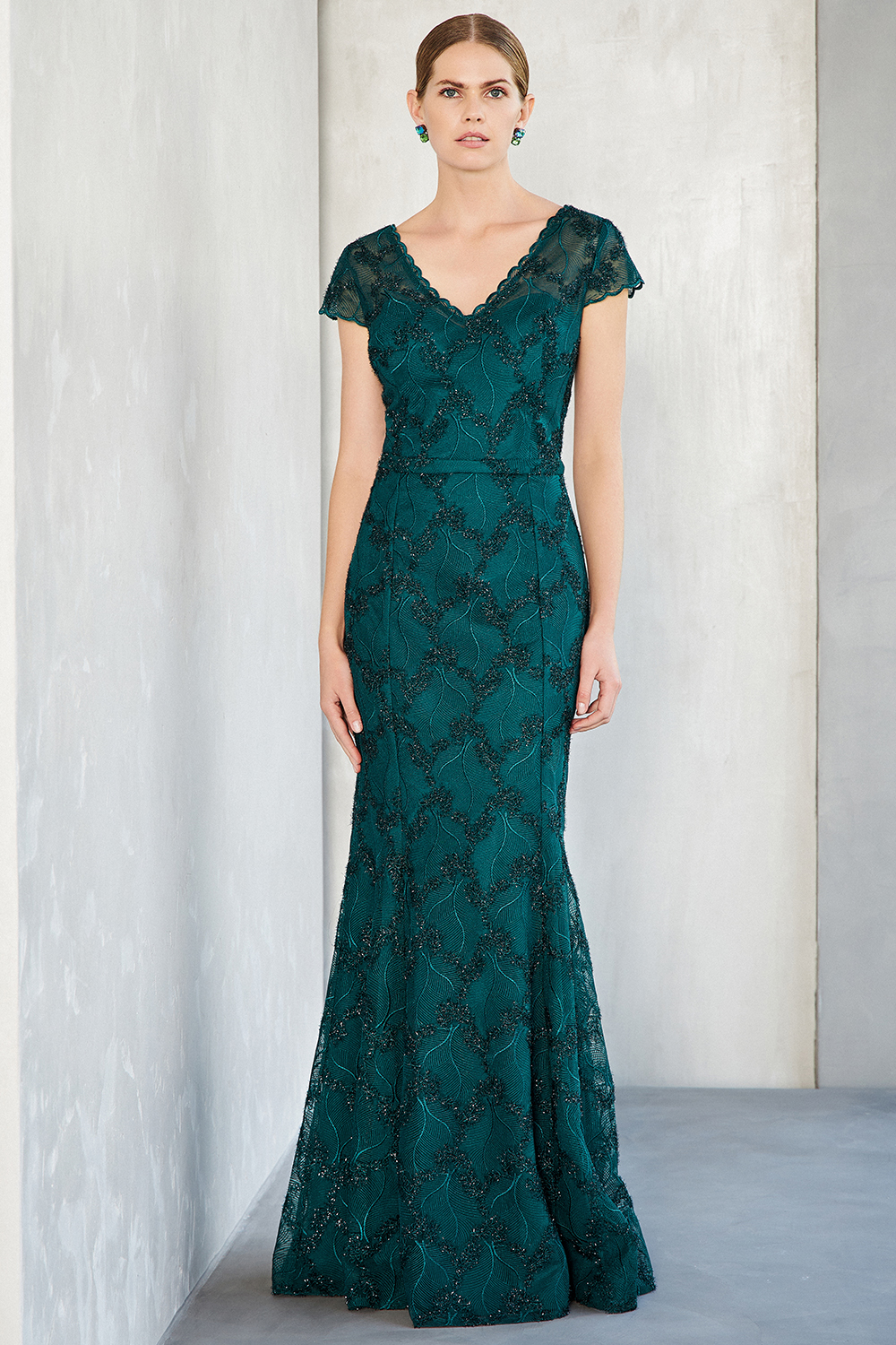 Classic Dresses / Long evening fully beaded dress with short sleeves