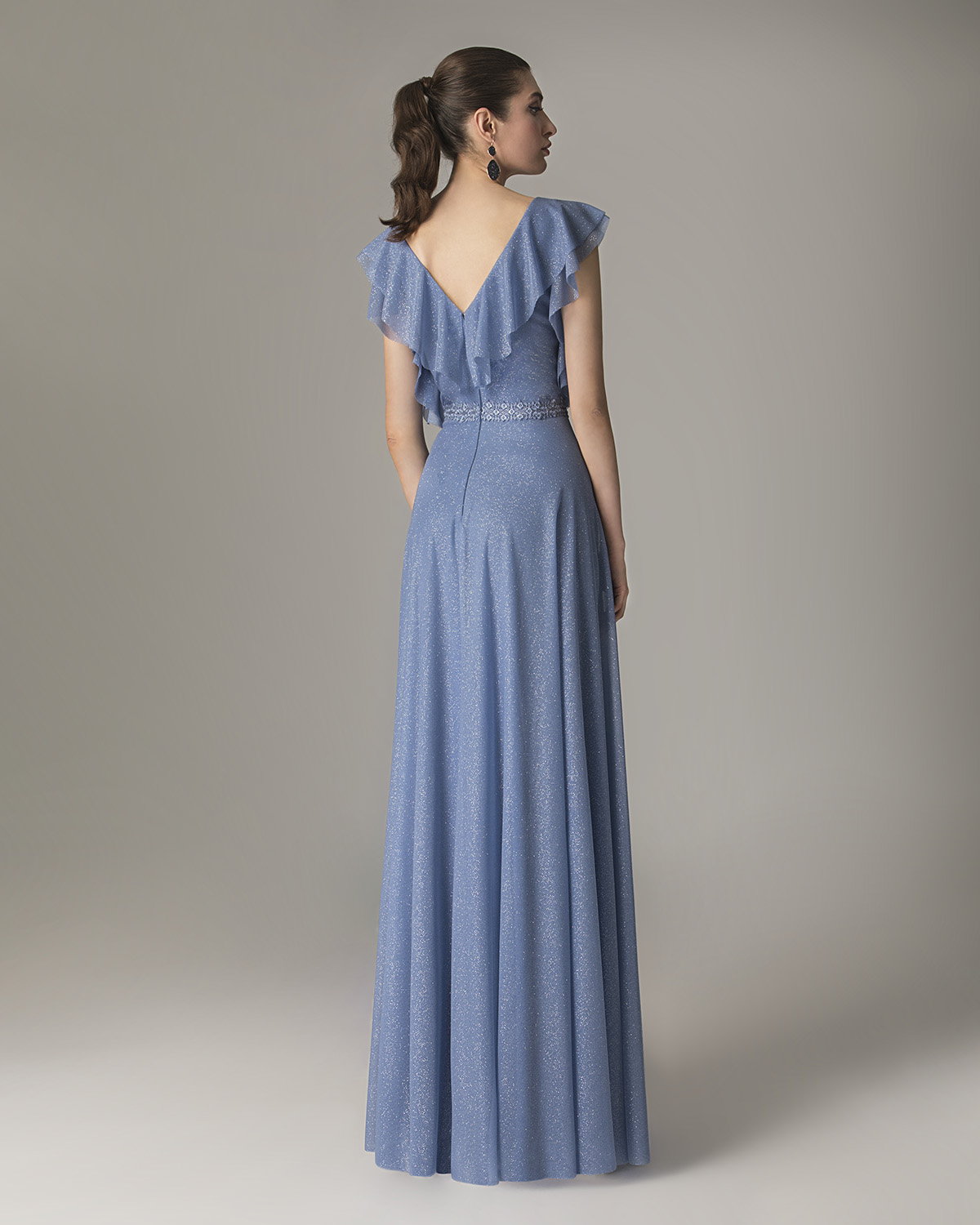Cocktail Dresses / Long shining dress with ruffles on the sleeves and lace on the waist