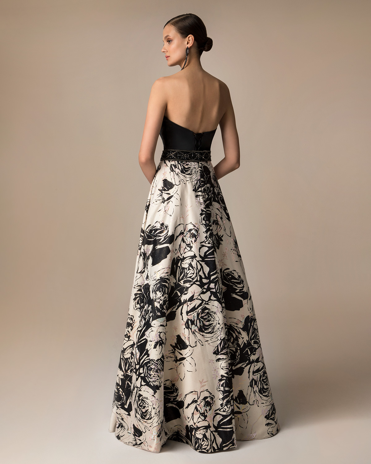 Evening Dresses / Long evening printed dress with beading around the waist