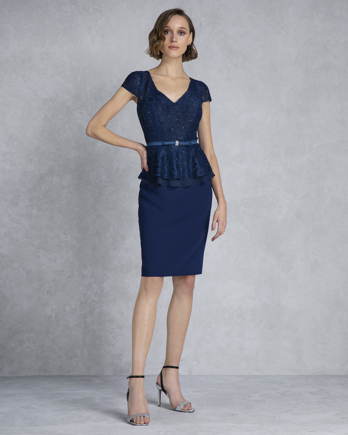 Classic Dresses / Mother of the bride lace dress with short sleeves