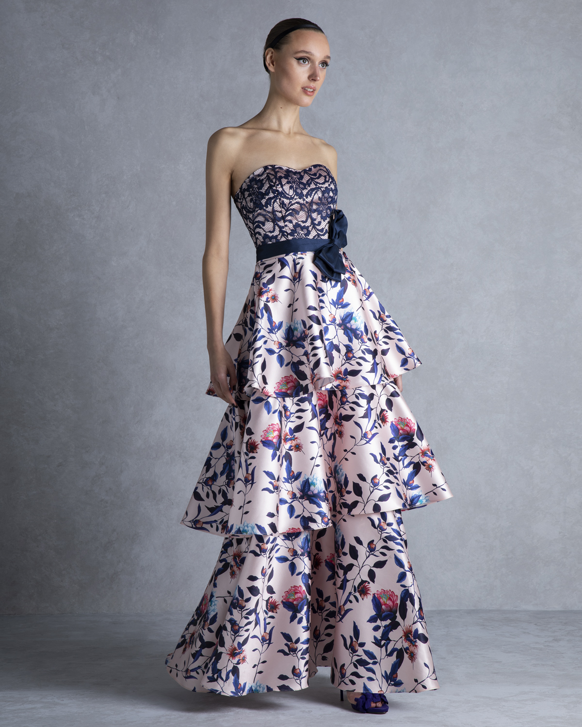 Коктейльные платья / Long  strapless printed dress with ruffles,bow in the waist and lace top