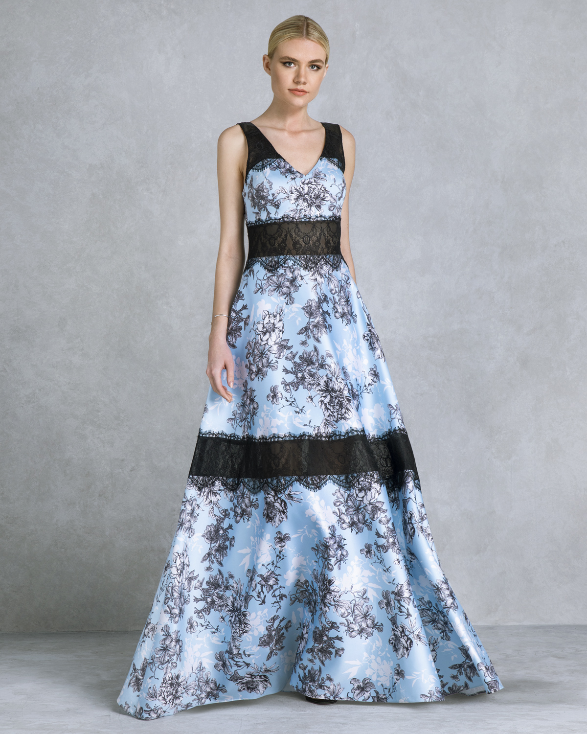 Cocktail Dresses / Cocktail printed dress with lace around the waist