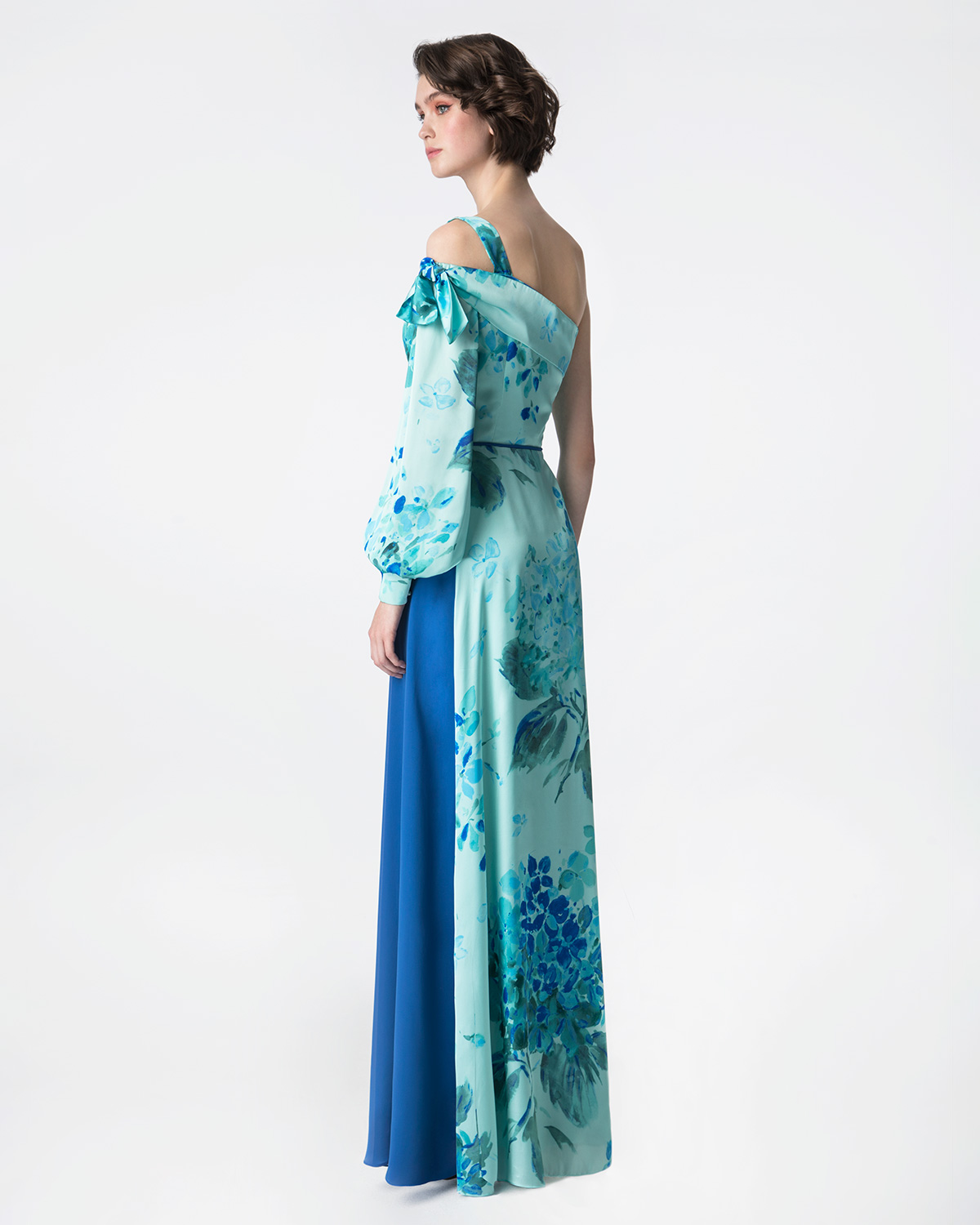 Коктейльные платья / Long printed satin dress with one long sleeve