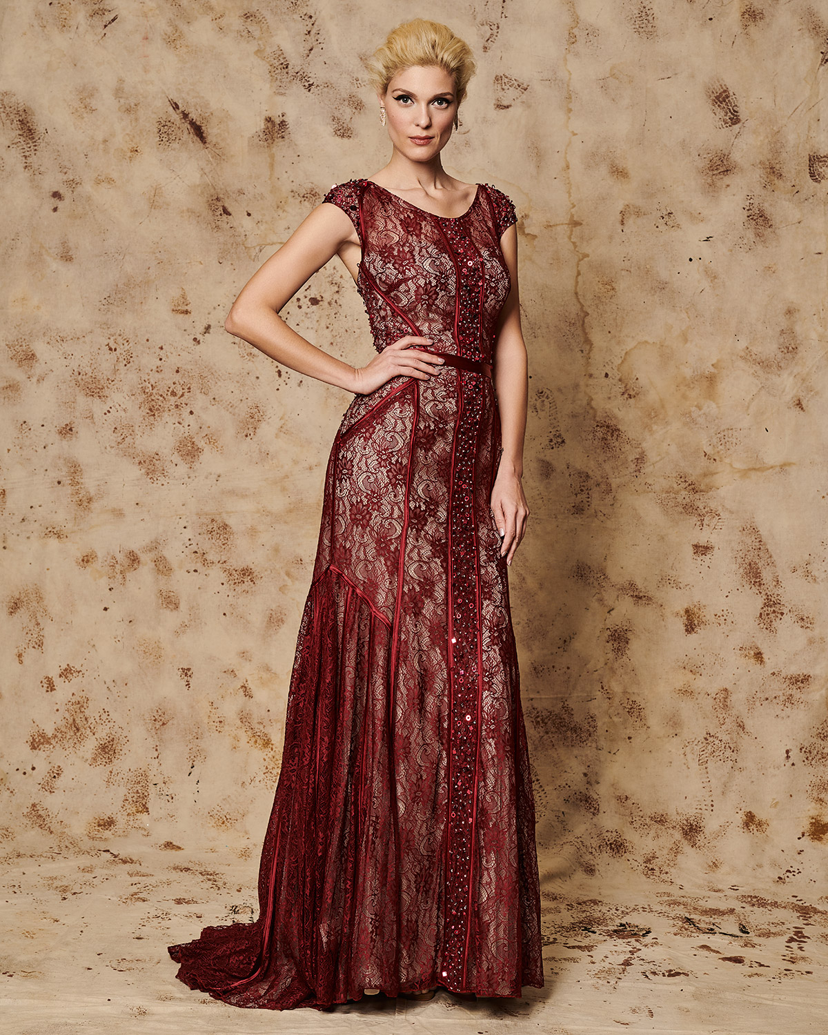 Classic Dresses / Long evening lace dress with beading