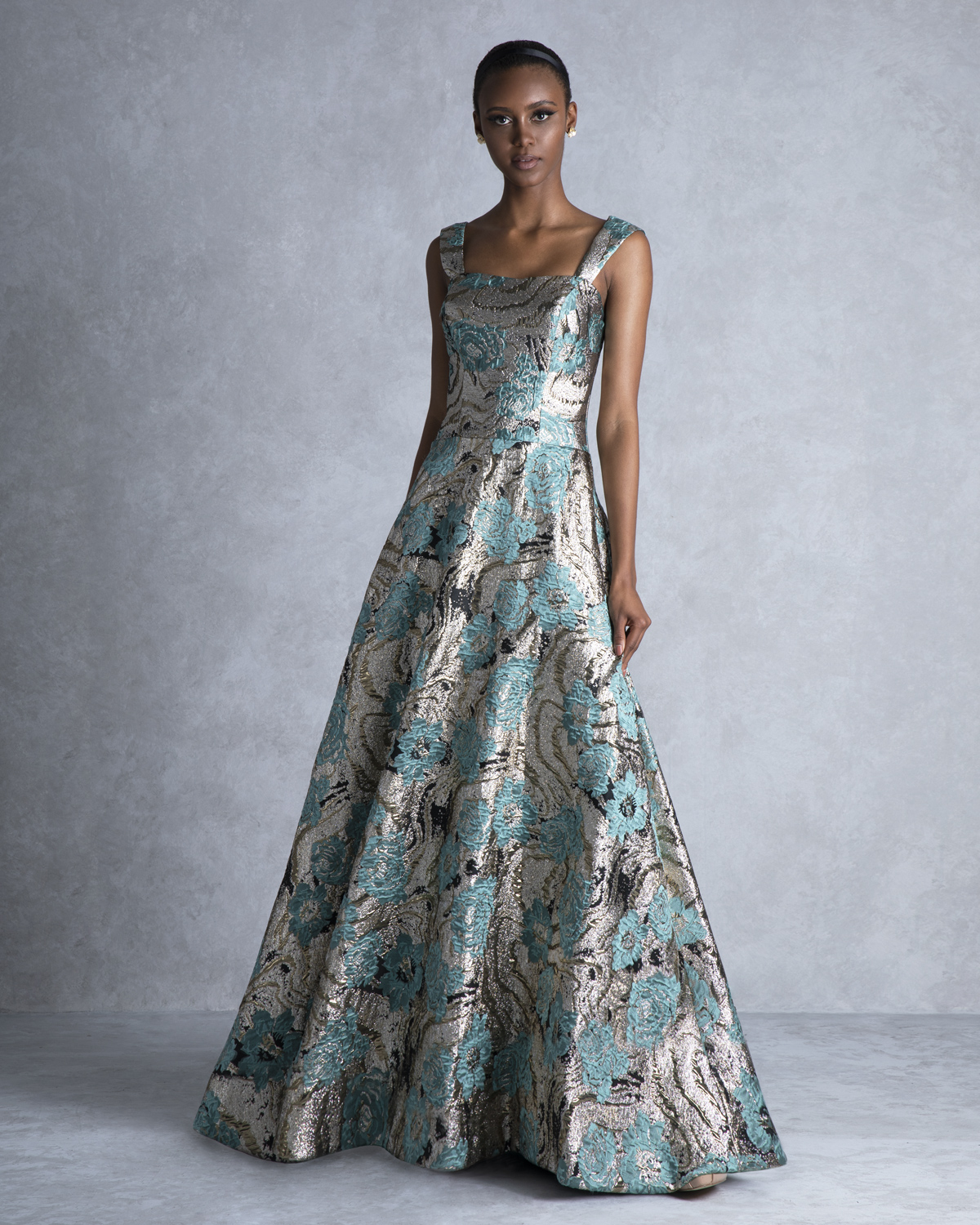 Evening Dresses / Long evening printed dress with shining brocade