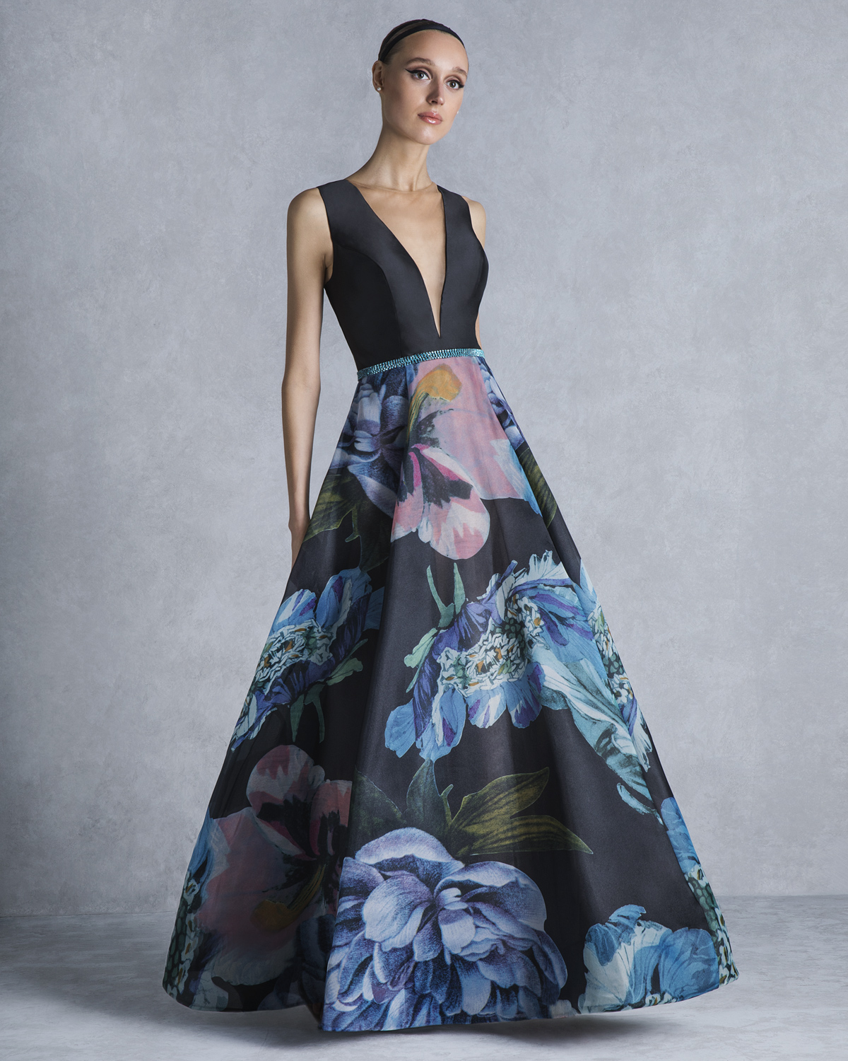 Evening Dresses / Long evening printed dress with beaded belt and solid color top