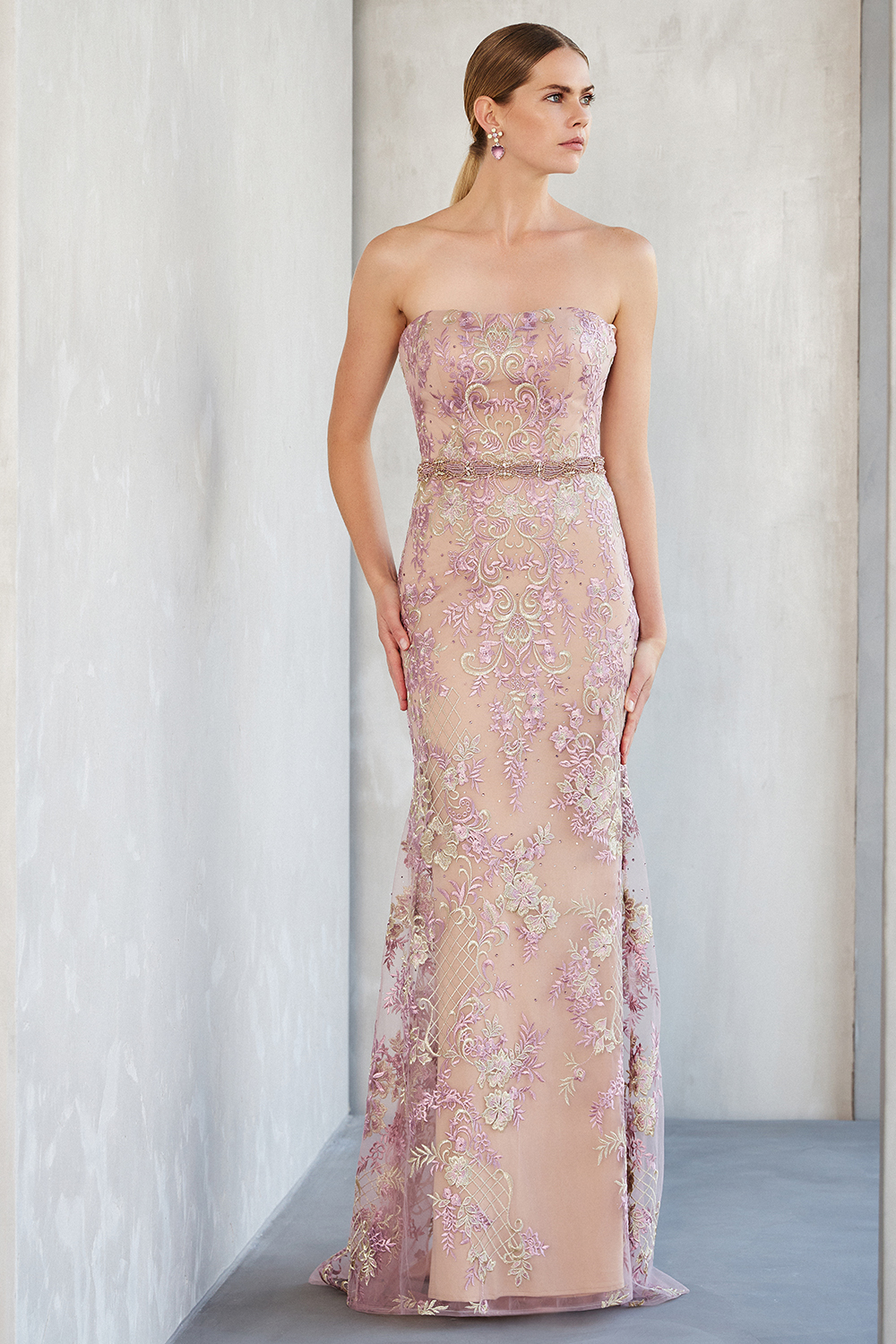 Evening Dresses / Long evening strapless dress with beading at the waist